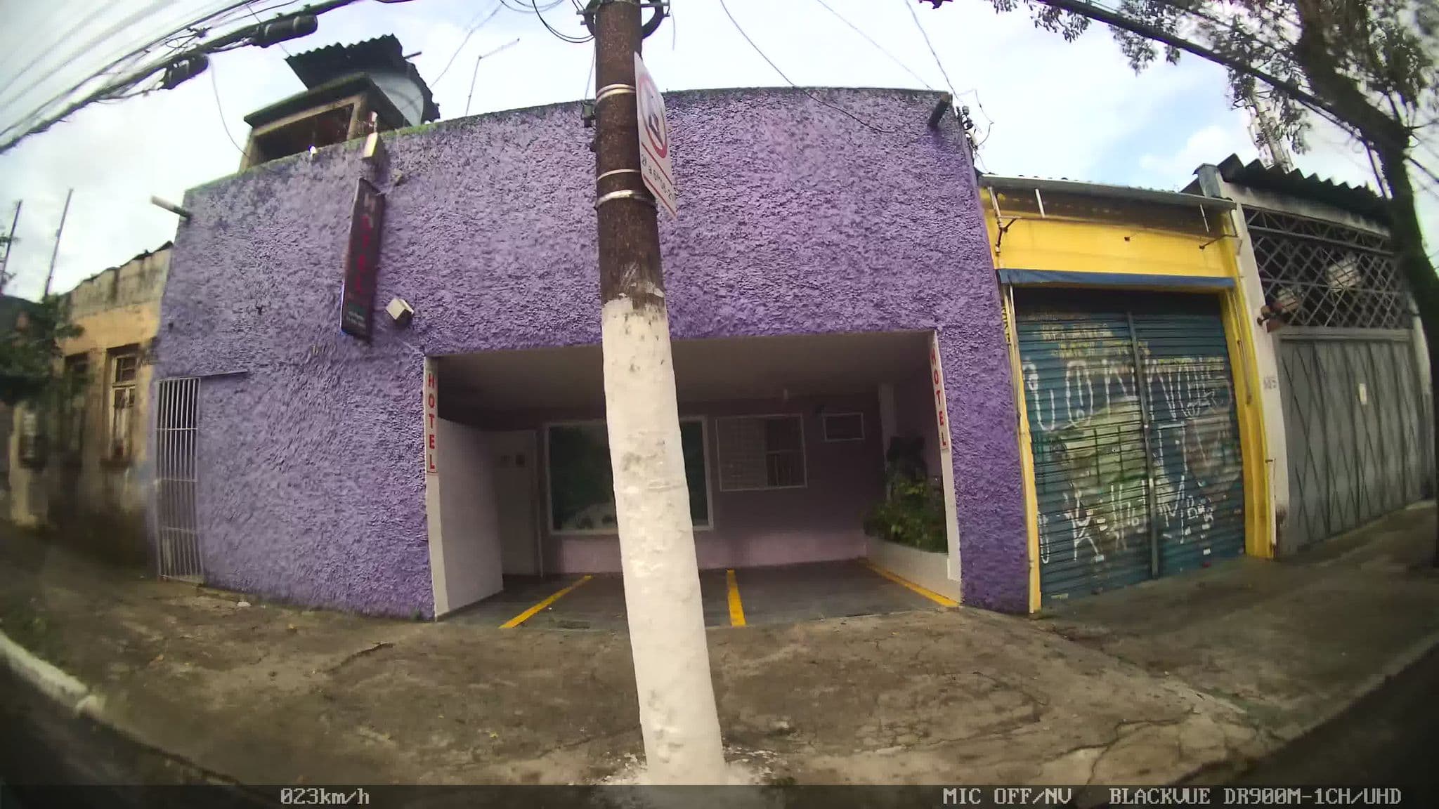 Street view near Hospedaria Raio de Sol, Santo Amaro — © kaart_2 (CC BY-SA · Mapillary)