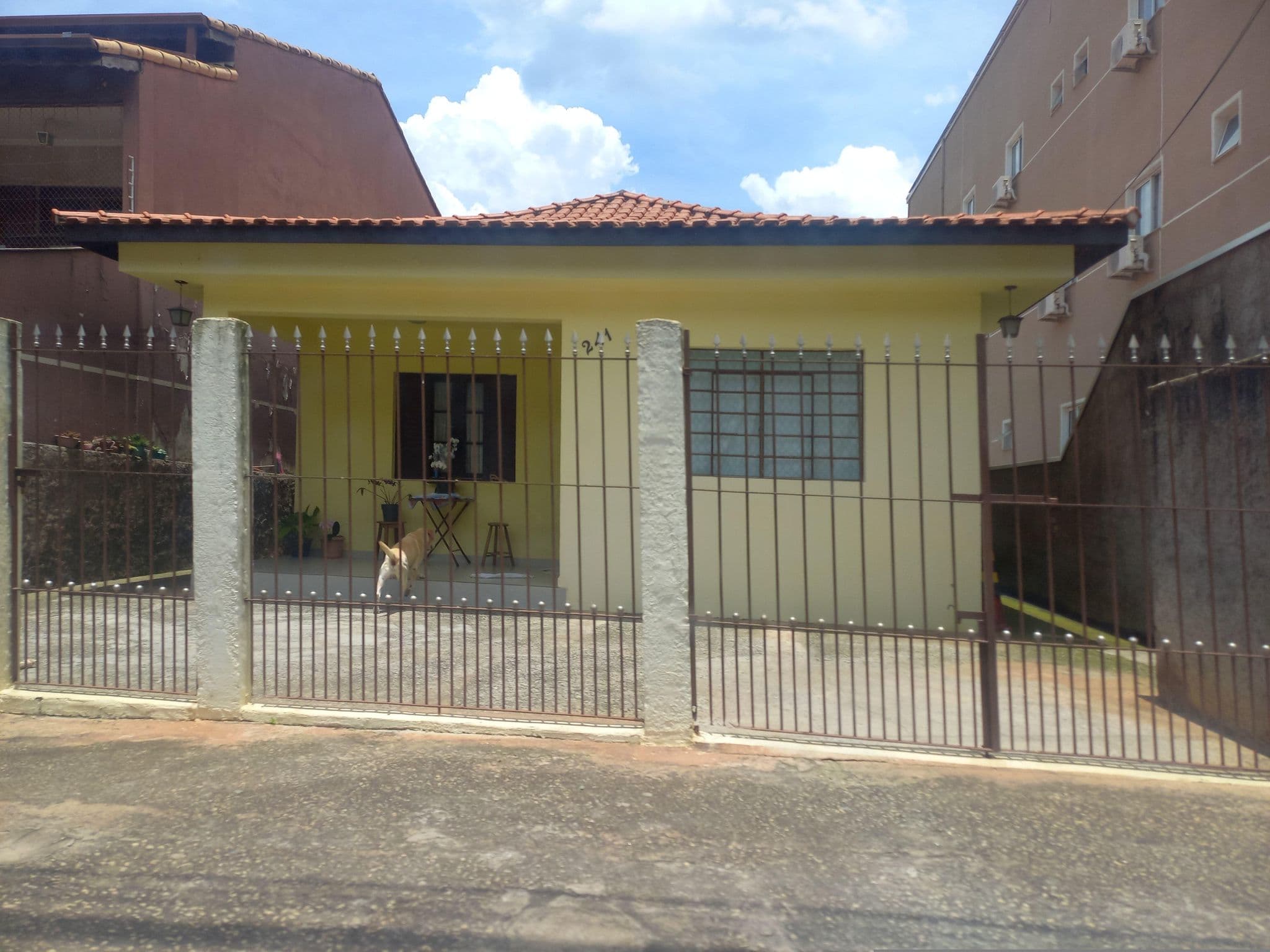 Street view near Hotel Araçari, Araçariguama — © caiocesarbernardolimavieira (CC BY-SA · Mapillary)