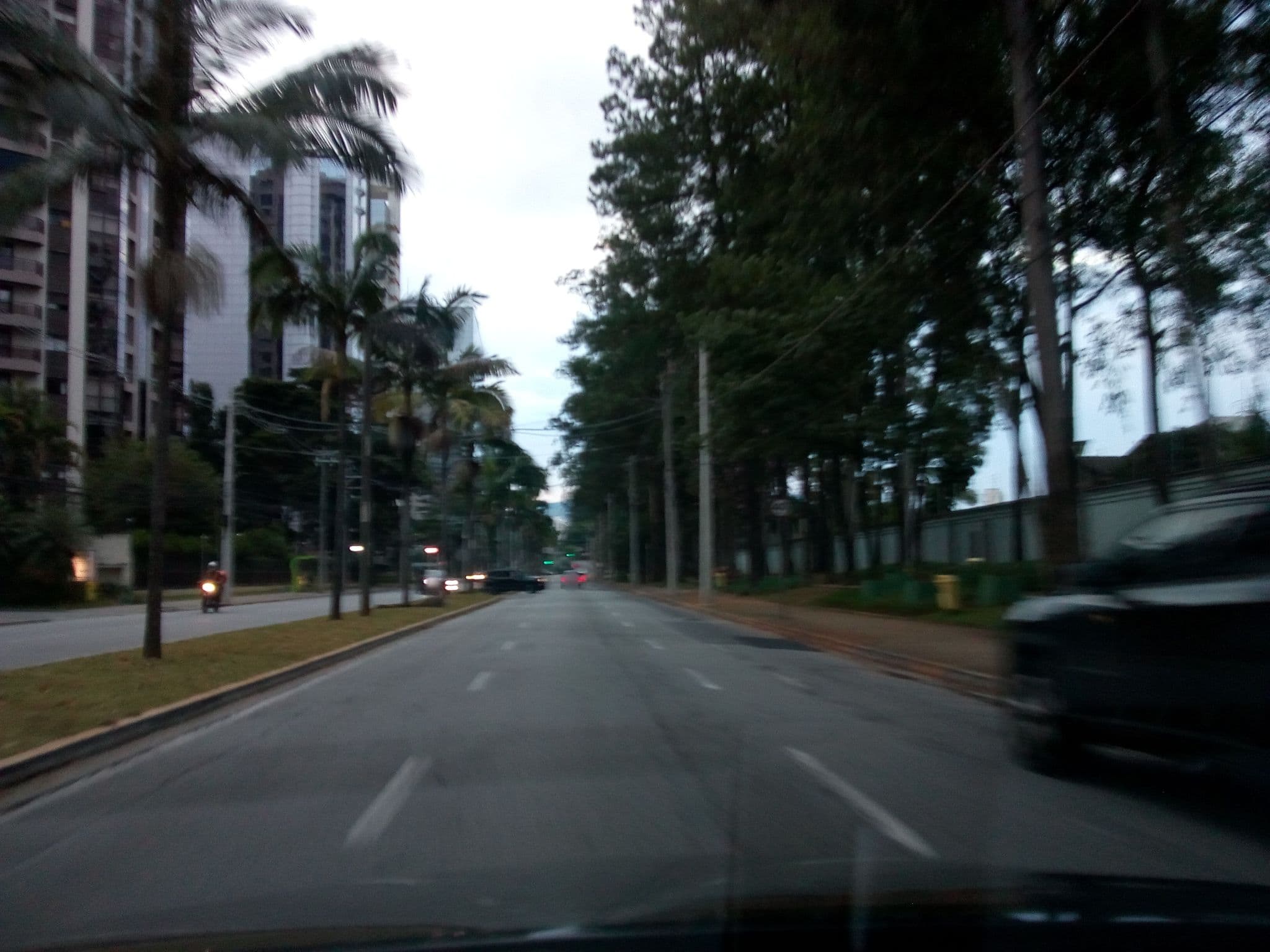 Street view near Quality Inn, Carapicuíba — © marciosampaio (CC BY-SA · Mapillary)
