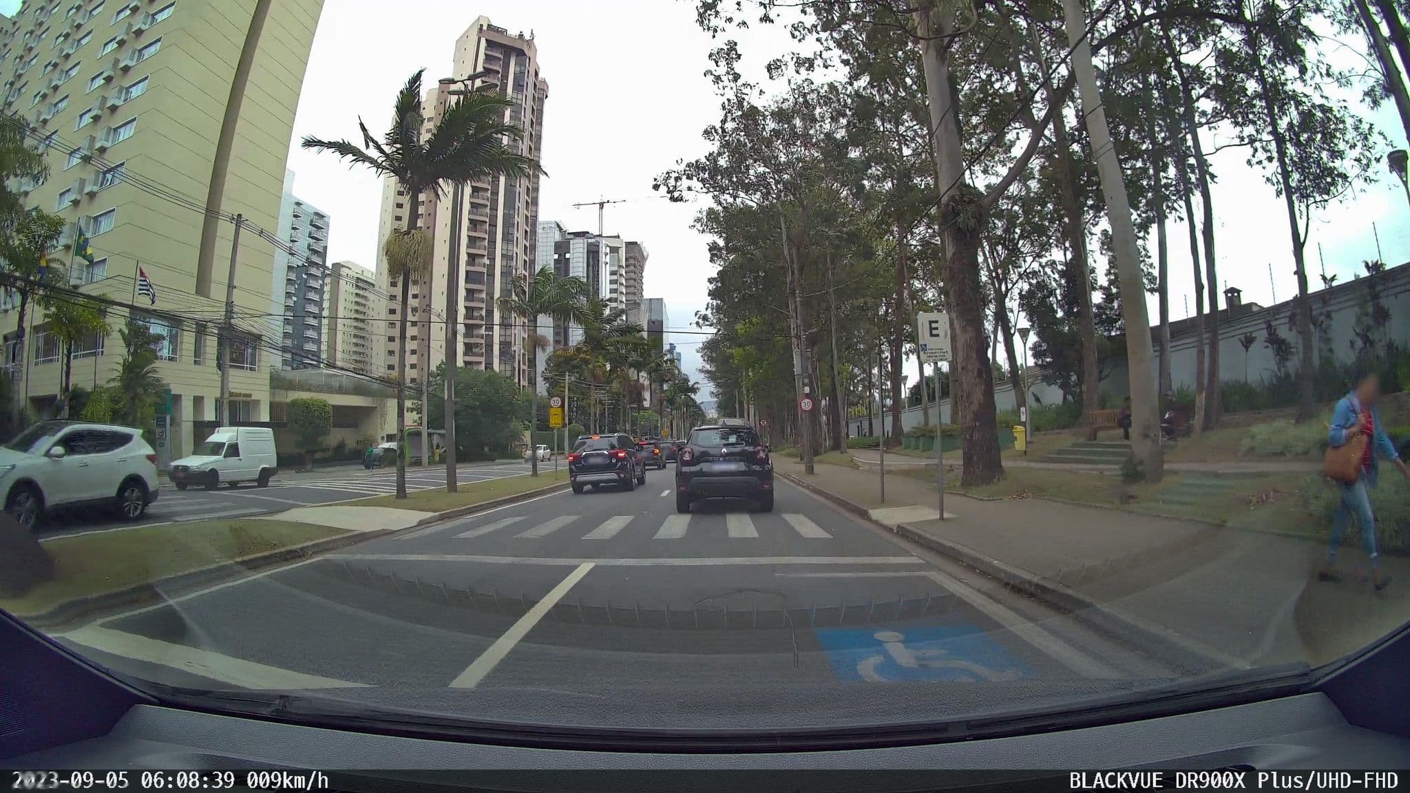 Street view near Quality Suites Alphaville, Carapicuíba — © Logan_McGovern (CC BY-SA · Mapillary)