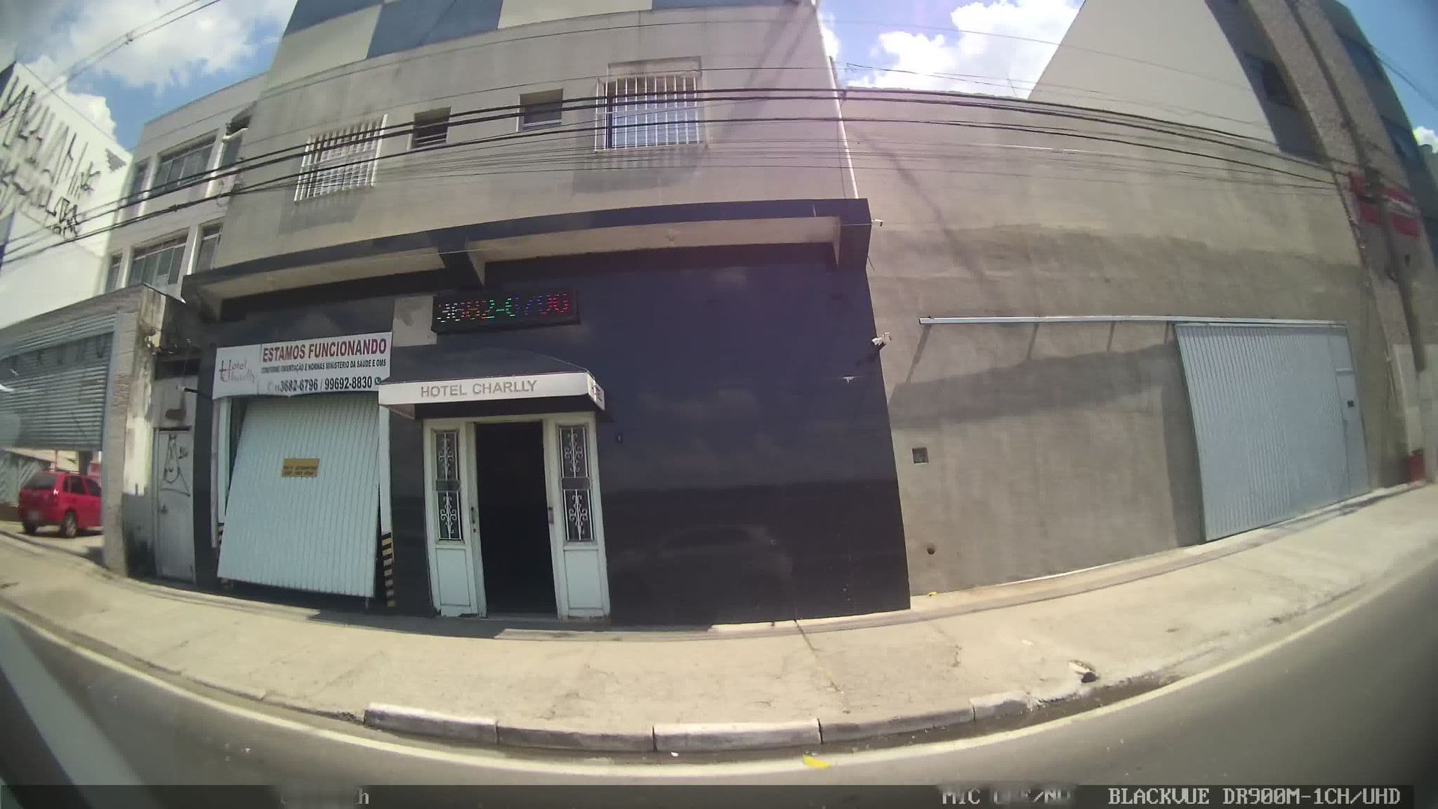 Street view near Hotel Charlly, Osasco — © kaart_2 (CC BY-SA · Mapillary)