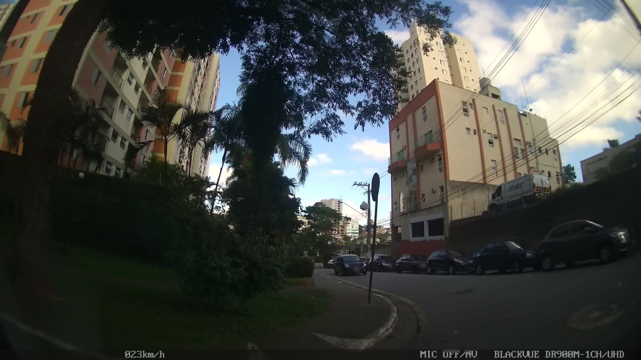 Street view near Trade Hotel, Diadema — © kaart_2 (CC BY-SA · Mapillary)