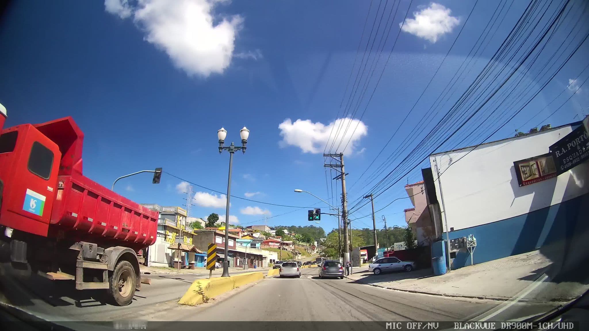 Street view near Hotel Ribeirão Pires, Ribeirão Pires — © kaart_4 (CC BY-SA · Mapillary)