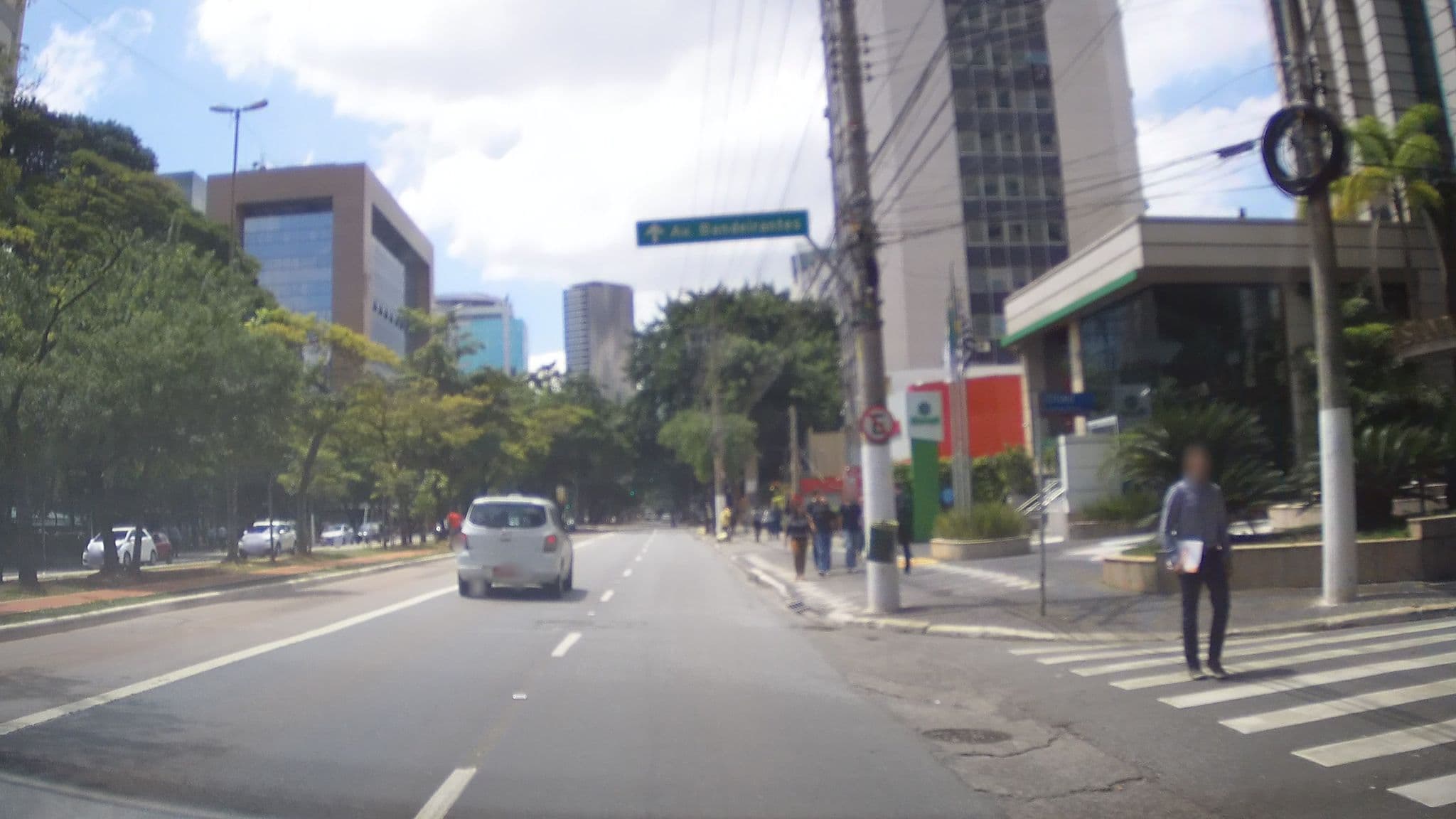 Street view near Estanplaza Berrini, Morumbi — © marciosampaio (CC BY-SA · Mapillary)