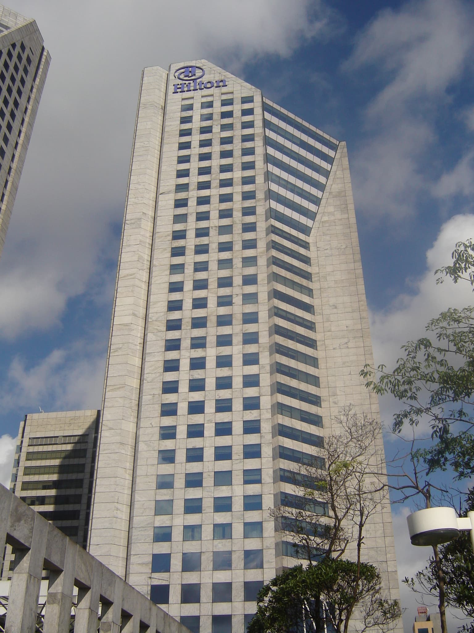 Hilton (via Wikimedia Commons, CC BY-SA 4.0)