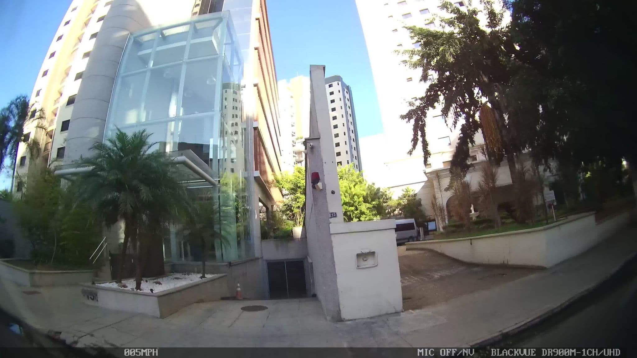 Street view near 25th, Itaim Bibi — © kaart_4 (CC BY-SA · Mapillary)