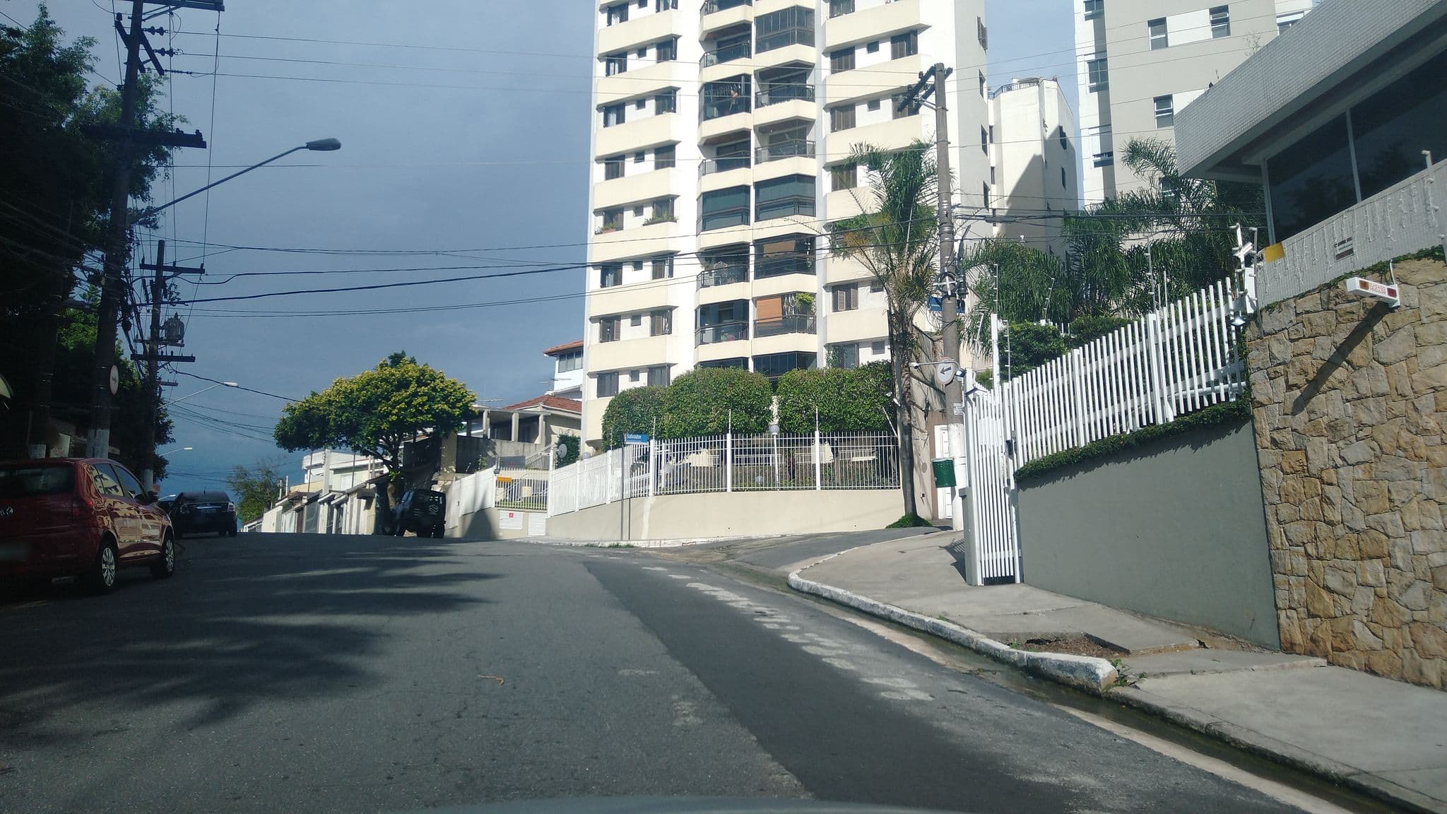 Street view near Hostel CasaBlanca, Bosque Saúde — © quionzo (CC BY-SA · Mapillary)
