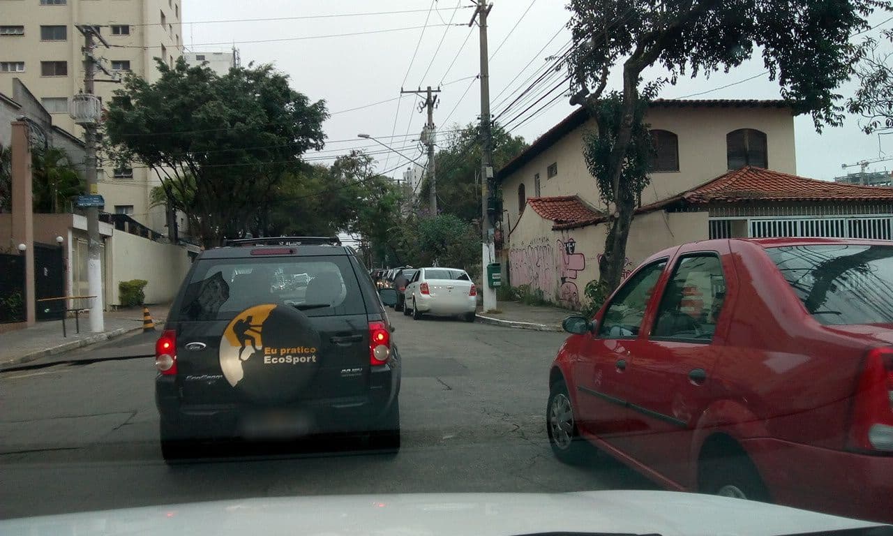 Street view near Goldenflat Hotel, Campo Belo — © thierrytelenav (CC BY-SA · Mapillary)