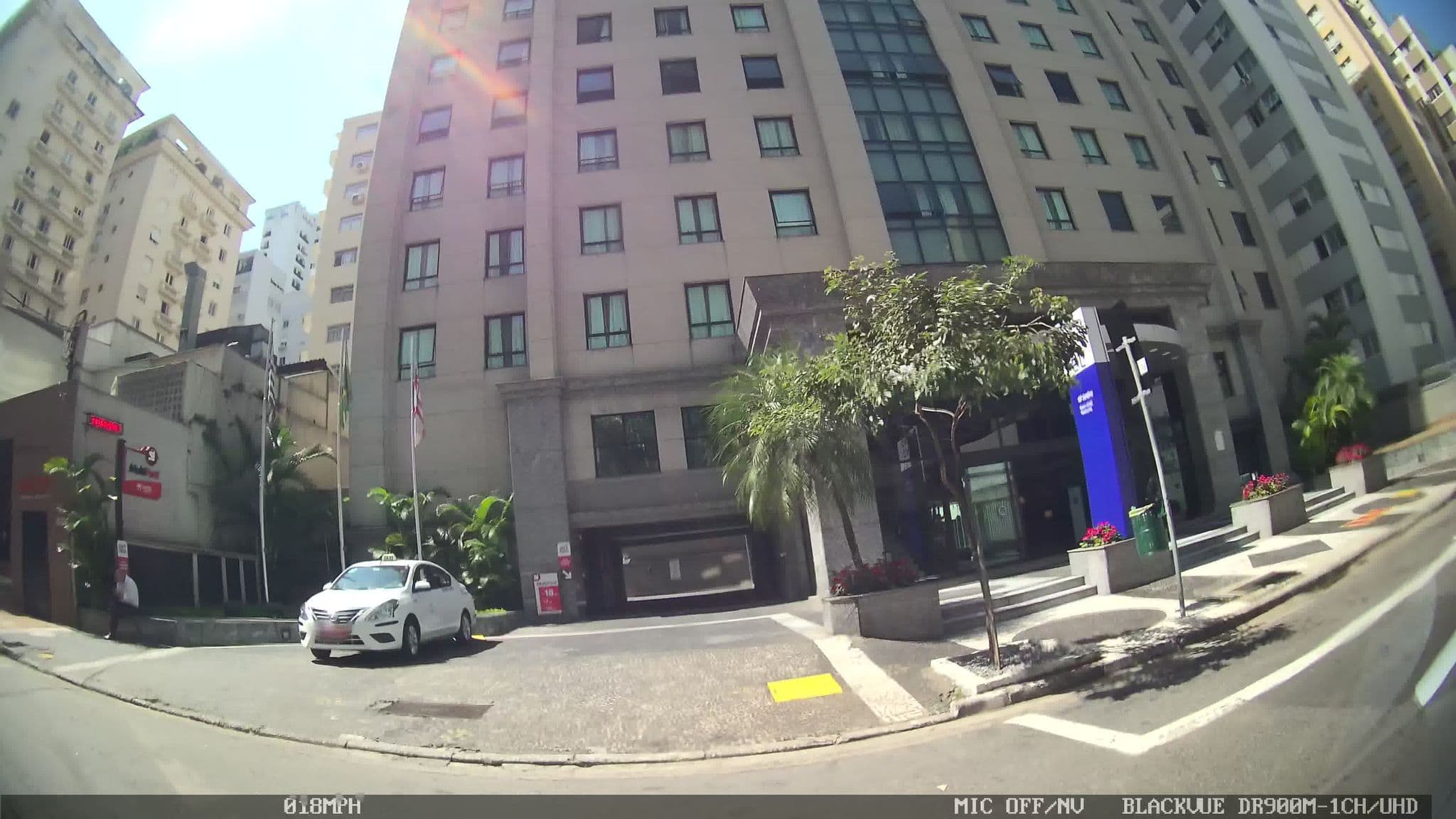 Street view near Novotel, Jardim Paulista — © kaart_4 (CC BY-SA · Mapillary)