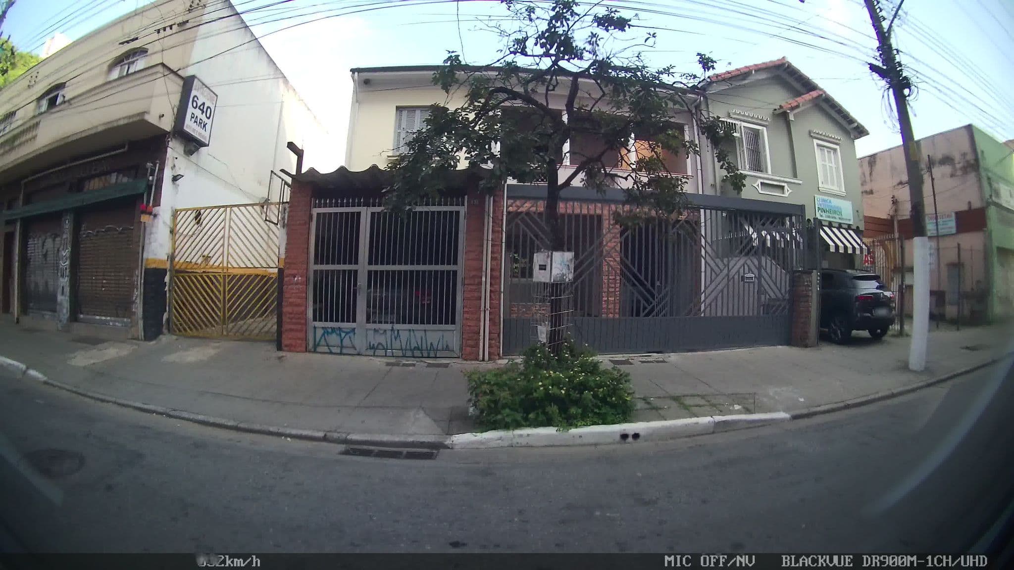 Street view near Hola Hostel Faria Lima, Pinheiros — © kaart_2 (CC BY-SA · Mapillary)