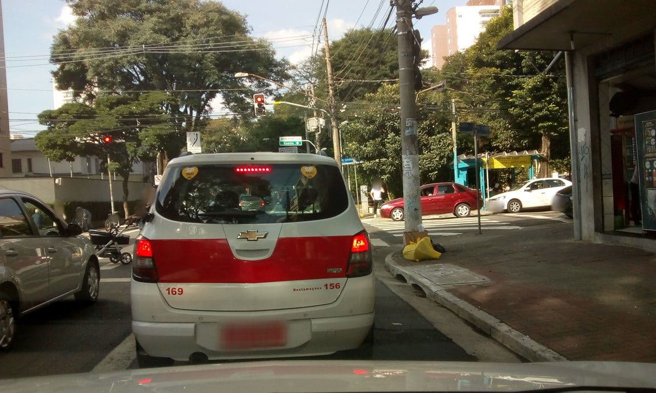 Street view near Hotel Clélia, Lapa — © thierrytelenav (CC BY-SA · Mapillary)