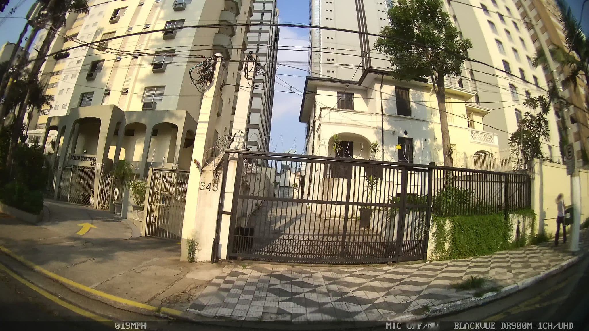 Street view near Plaza Concorde Flat Service, Bela Vista — © kaart_4 (CC BY-SA · Mapillary)
