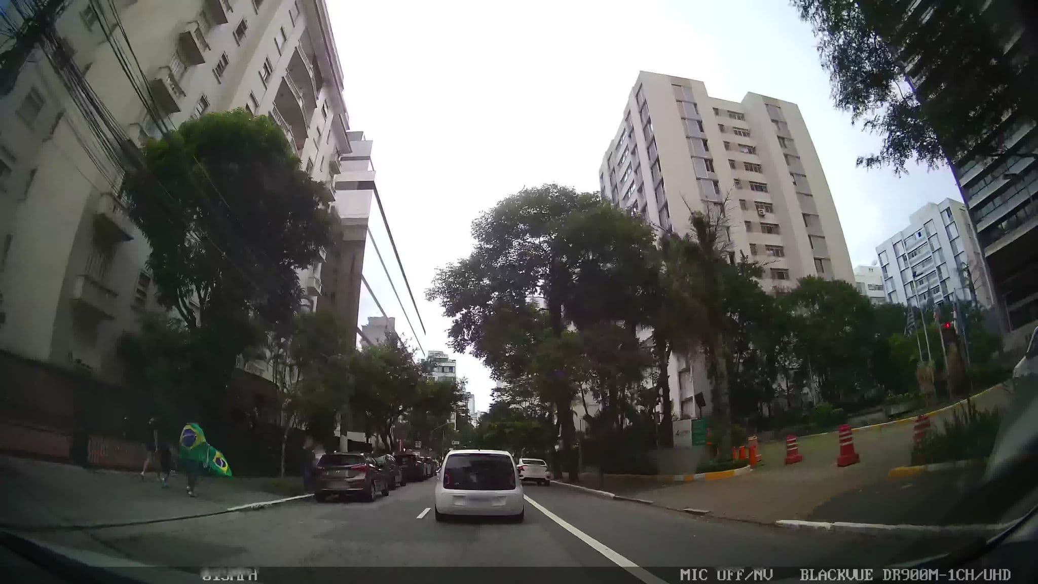 Street view near GOL Backpackers, Bela Vista — © kaart_4 (CC BY-SA · Mapillary)