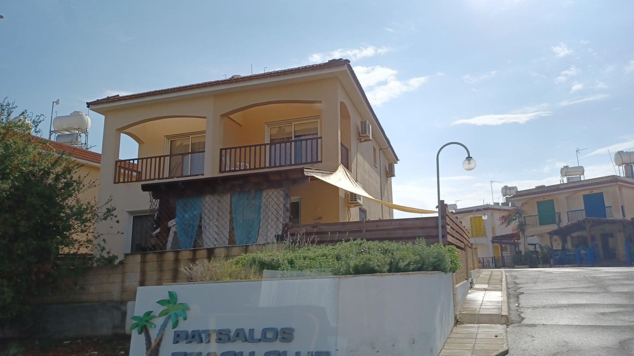 Street view near Patsalos Beach Club, Perivólia — © noa1 (CC BY-SA · Mapillary)