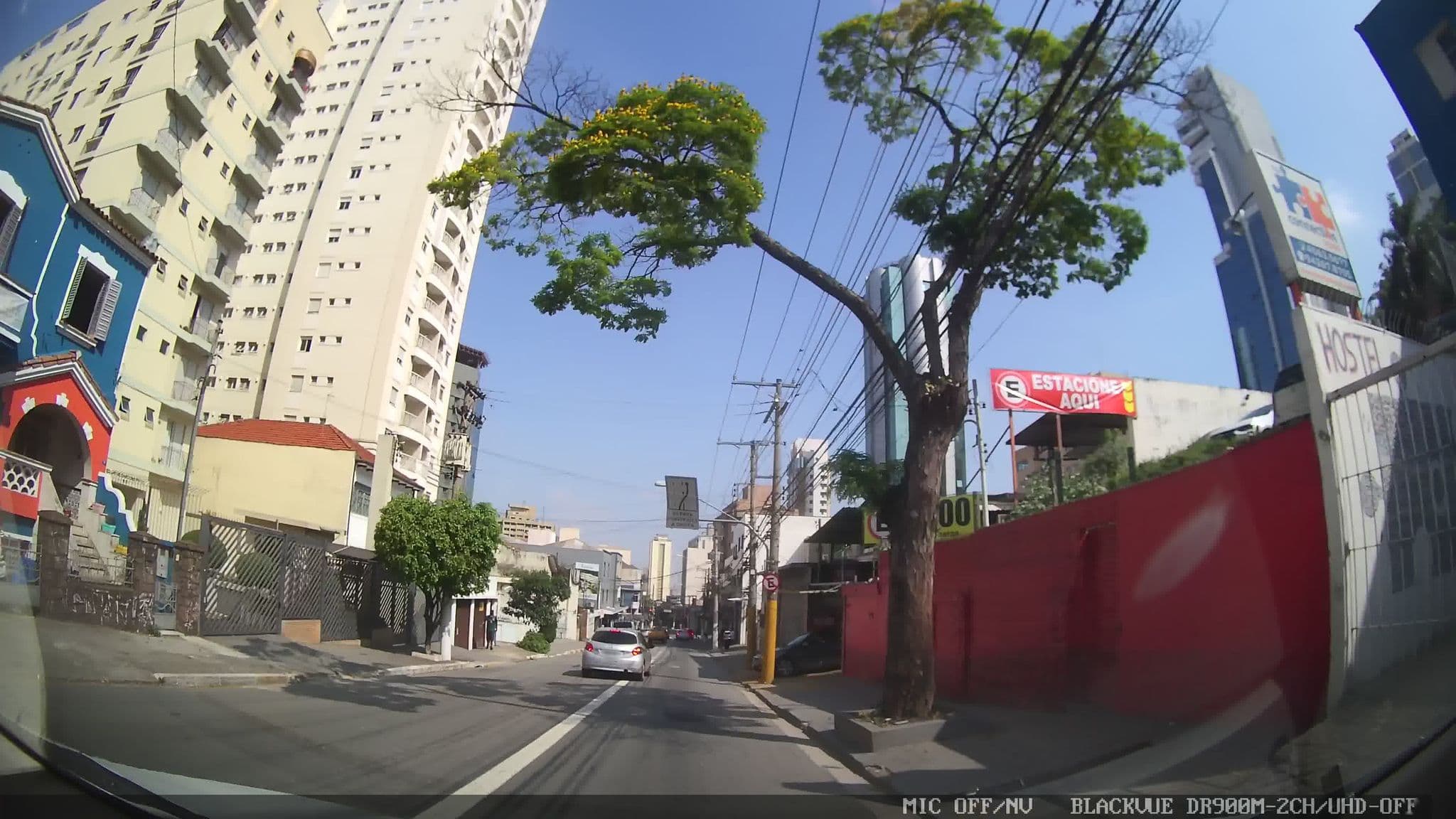 Street view near The Connection Hostel, Vila Guilherme — © marciosampaio (CC BY-SA · Mapillary)