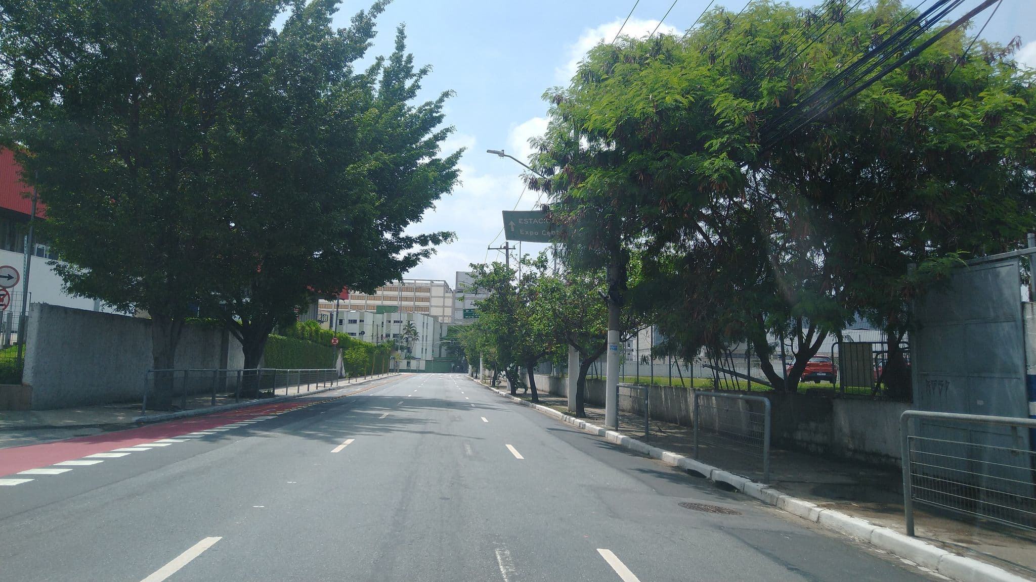 Street view near Sala de Convencoes Hotel Paradise Golf Resort, Vila Guilherme — © quionzo (CC BY-SA · Mapillary)