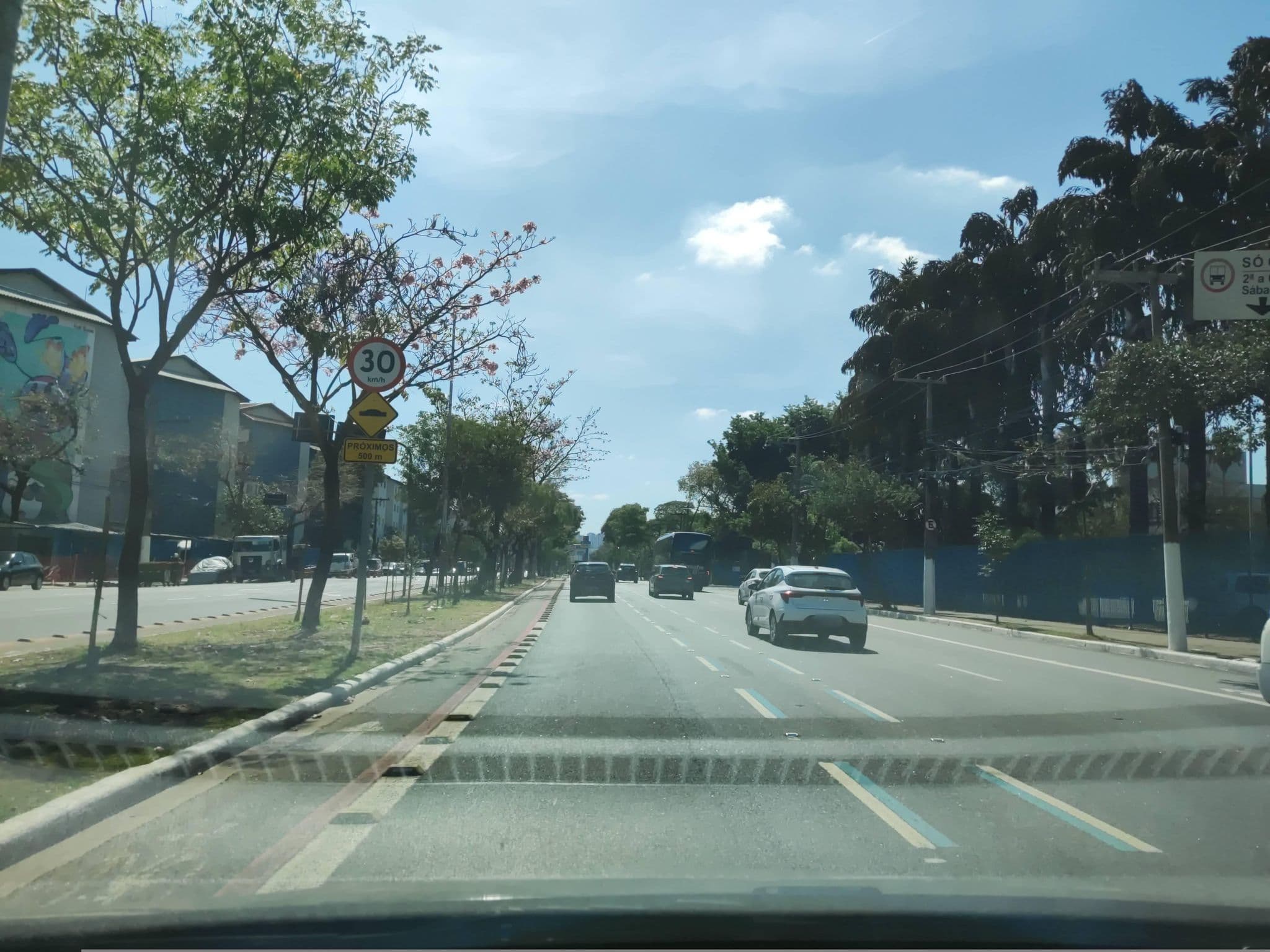 Street view near Novotel São Paulo Center Norte, Vila Guilherme — © quionzo (CC BY-SA · Mapillary)