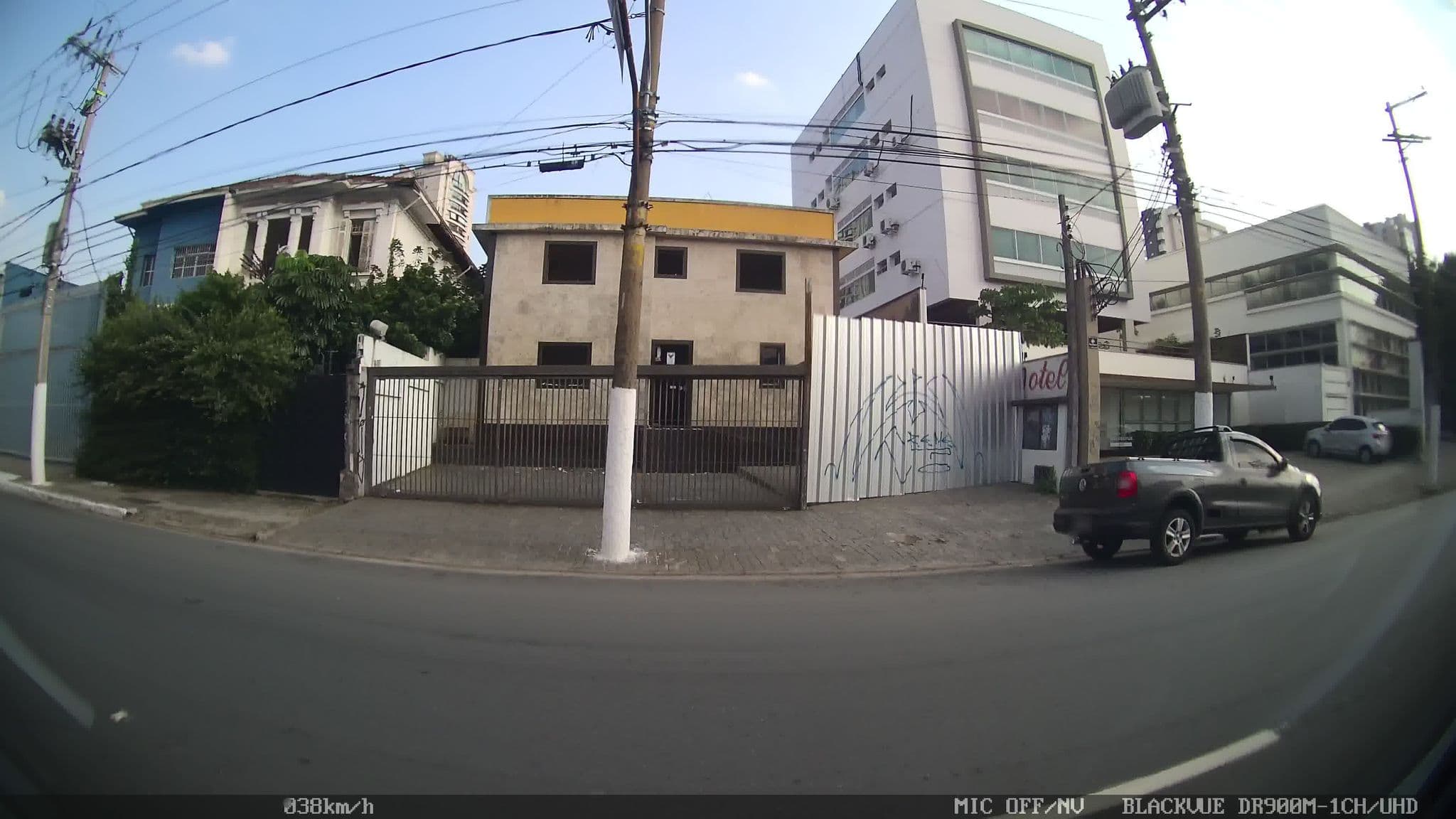 Street view near Hotel Roda, Barra Funda — © kaart_2 (CC BY-SA · Mapillary)