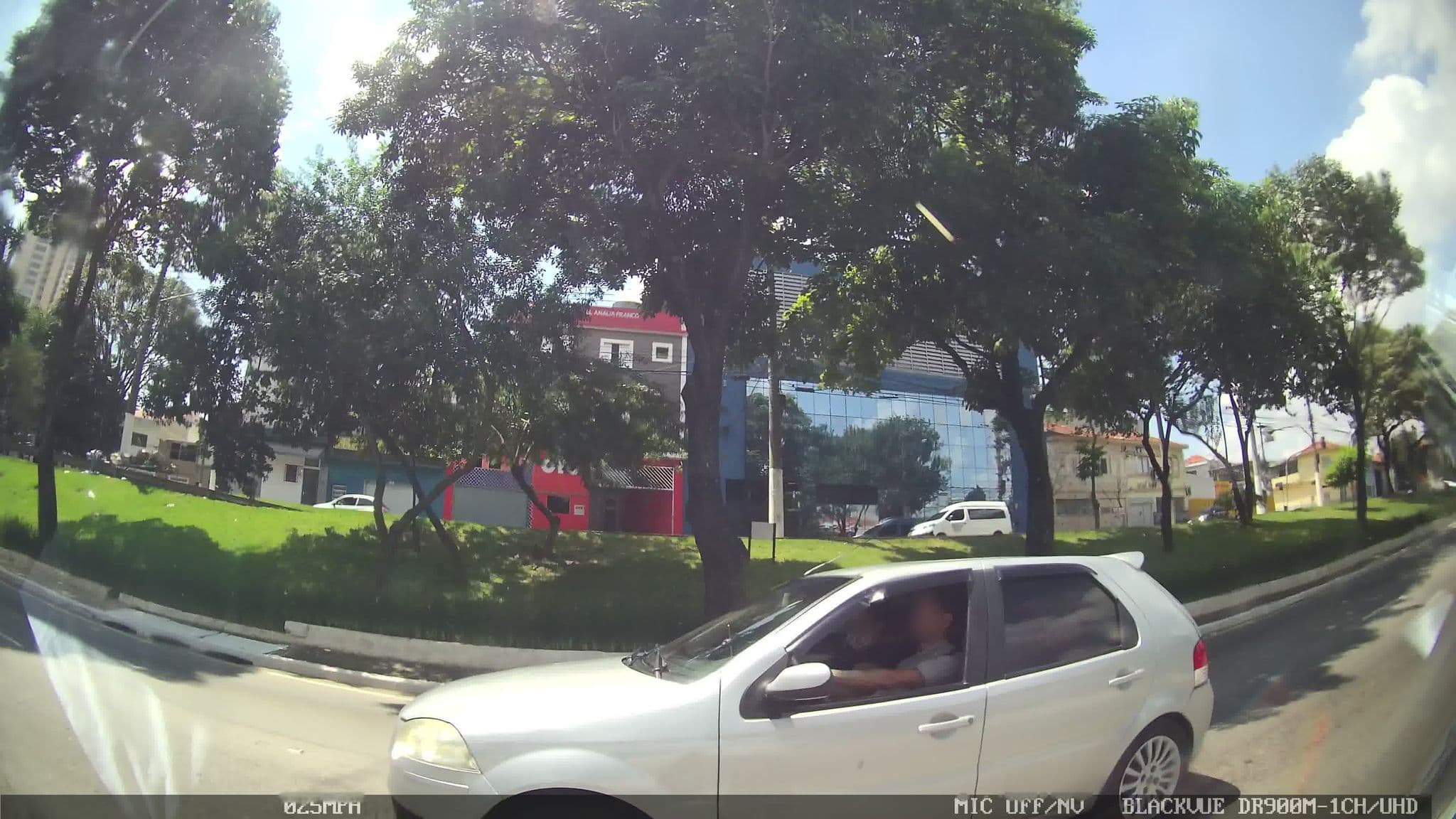 Street view near OYO Hotel Anália Franco, Agua Rasa — © kaart_4 (CC BY-SA · Mapillary)