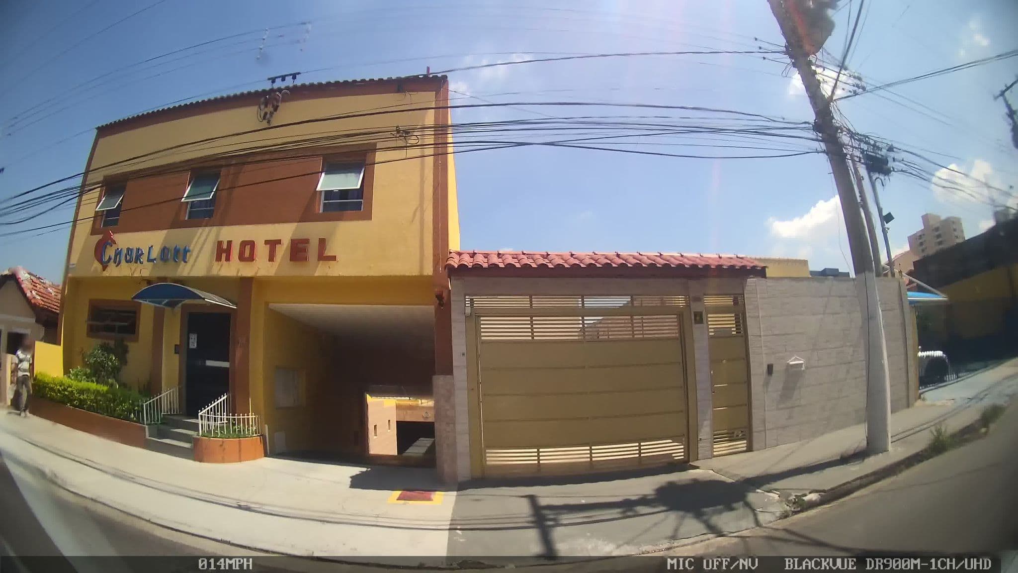 Street view near Charlott Hotel, Vila Matilde — © kaart_4 (CC BY-SA · Mapillary)