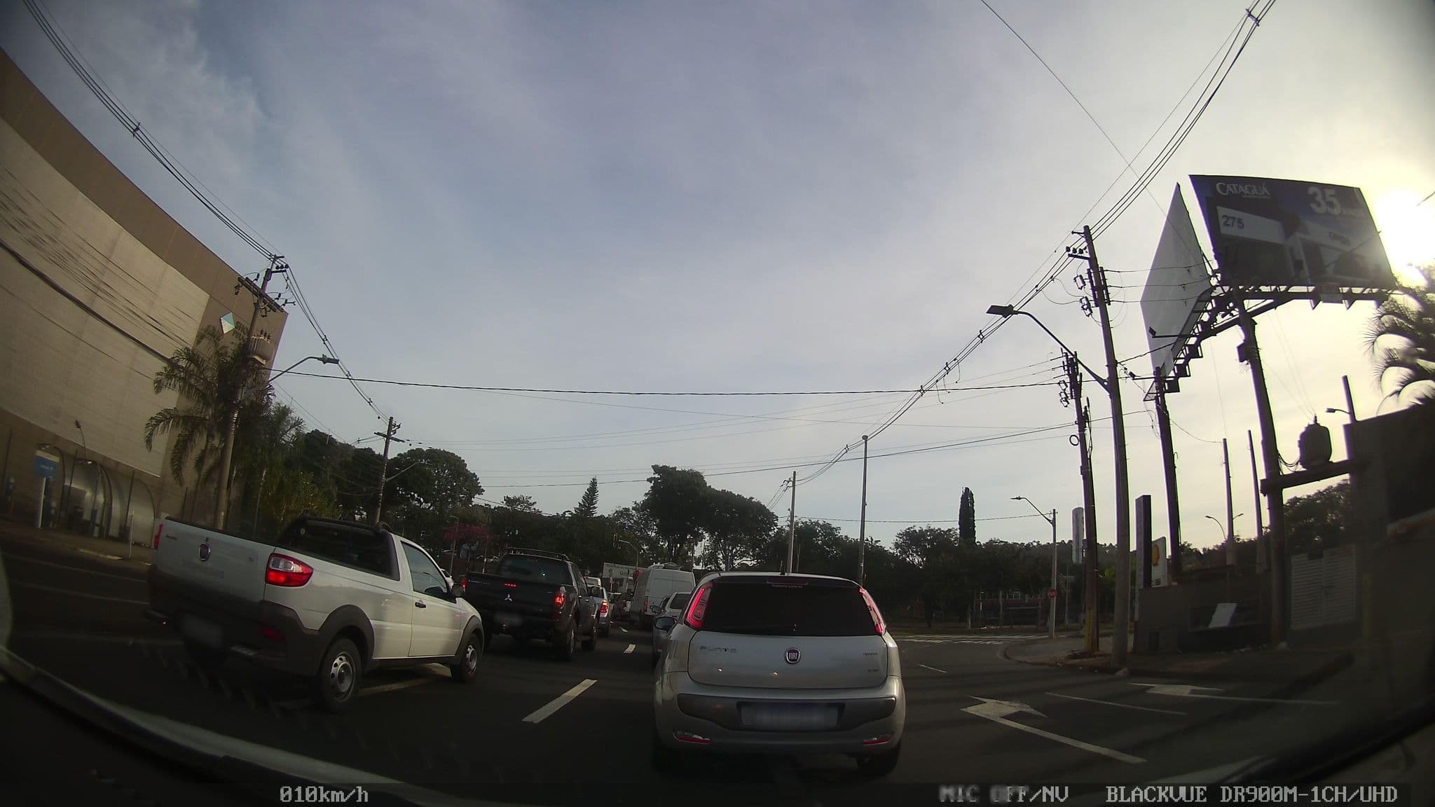 Street view near Ônibus Azul Viracopos - Hotel Ibis - Piracicaba, SP, Piracicaba — © kaart5 (CC BY-SA · Mapillary)