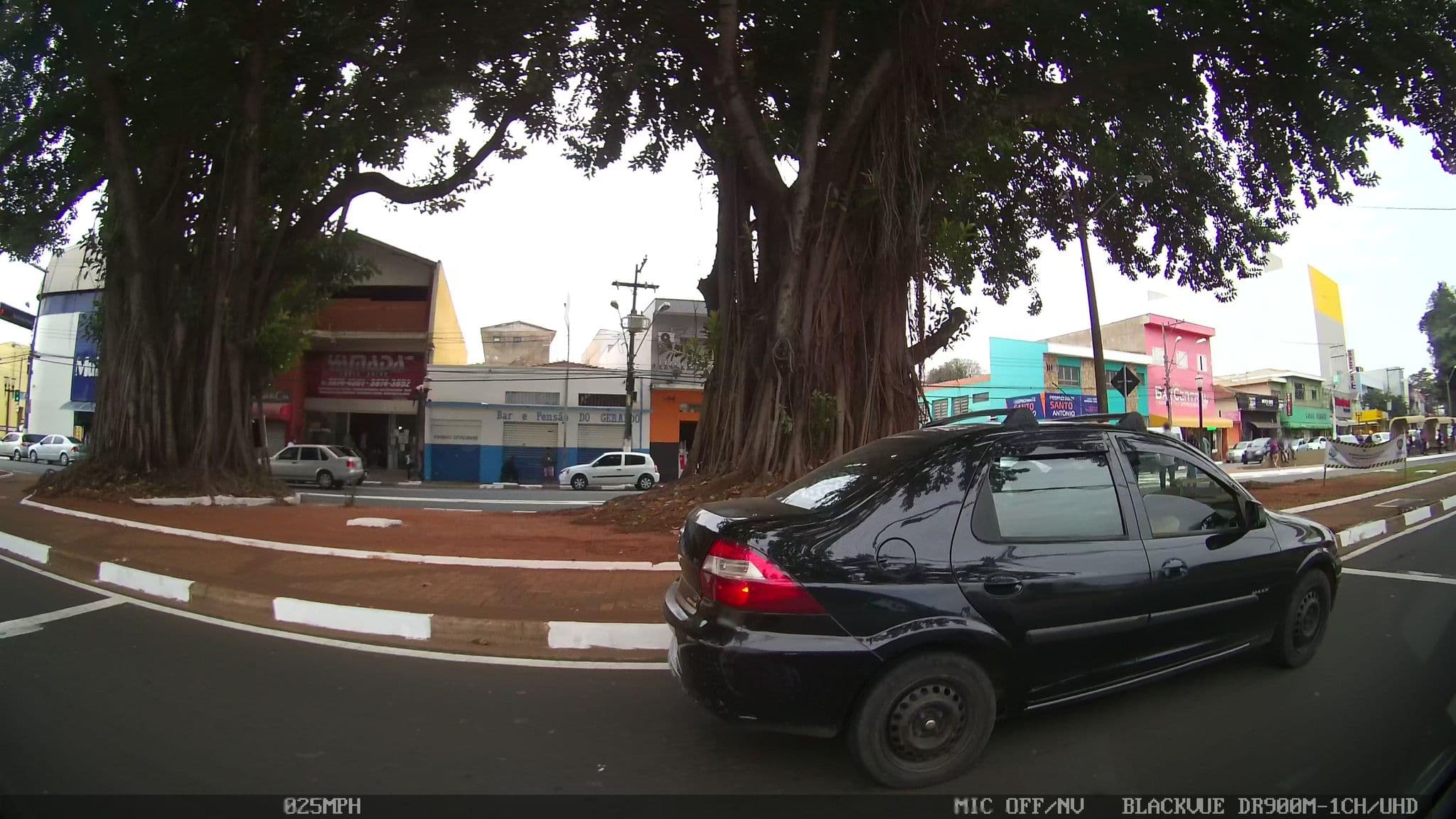Street view near Hotel e Restaurante Jandairense, Paulínia — © kaart5 (CC BY-SA · Mapillary)