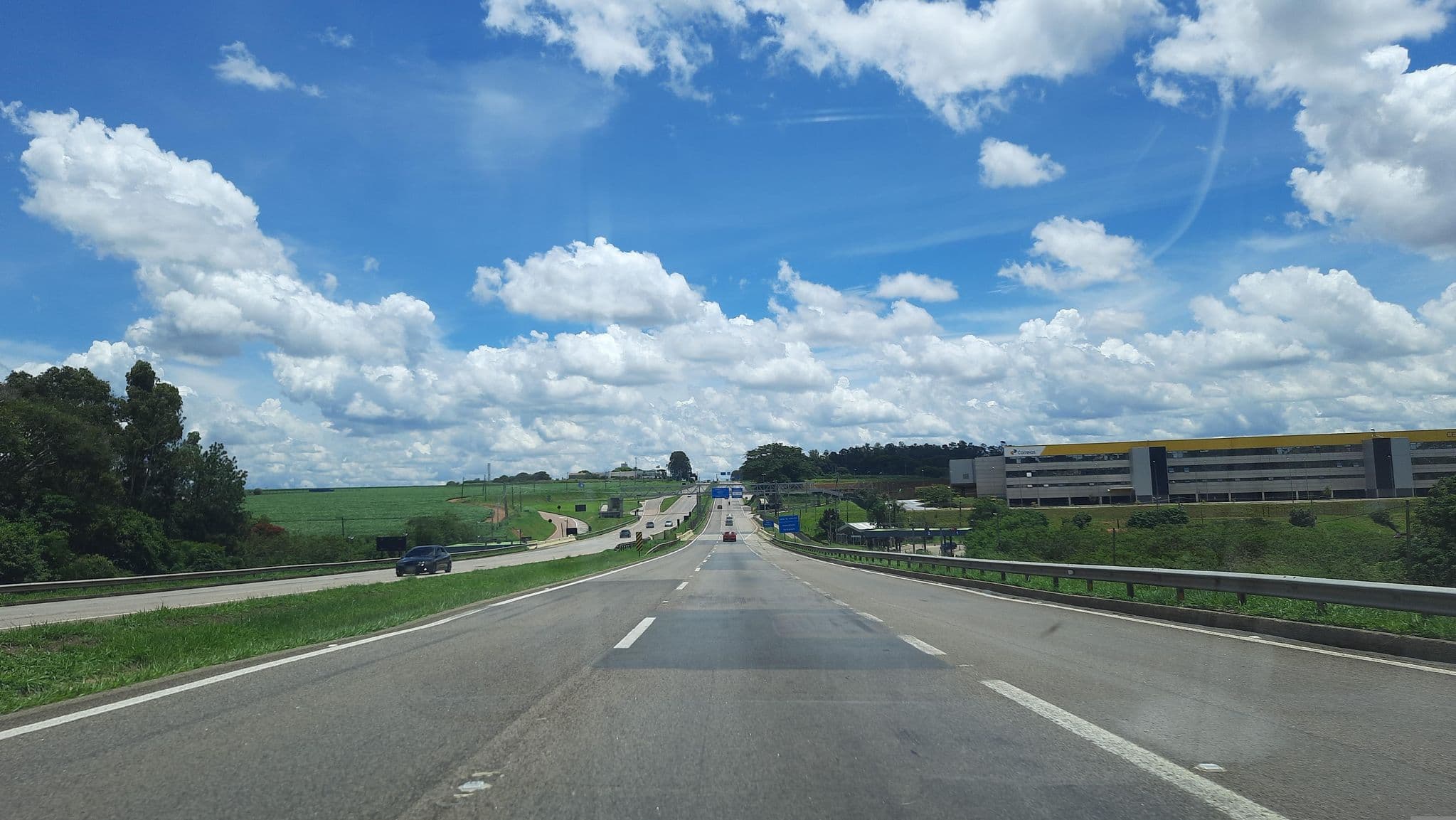Street view near Garagem perto da caixa d'agua - Ibis, Indaiatuba — © alemenezes (CC BY-SA · Mapillary)