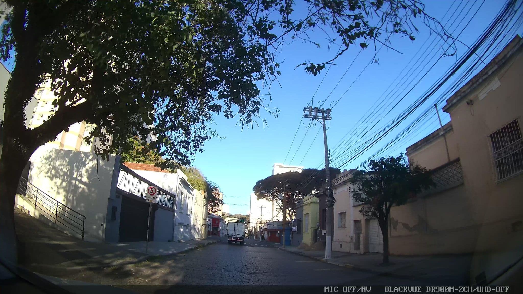 Street view near Cezzane Plaza, Campinas — © marciosampaio (CC BY-SA · Mapillary)