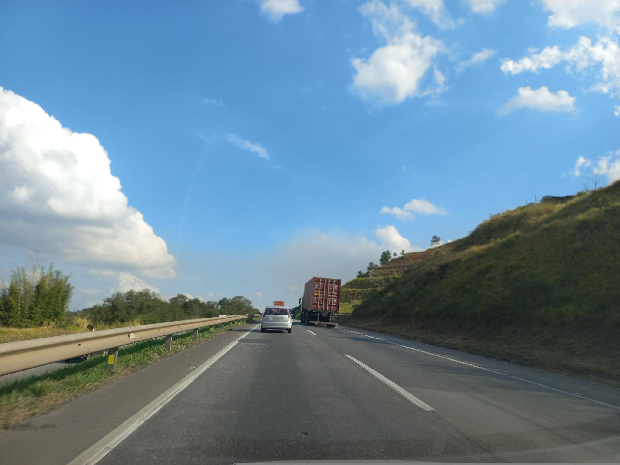 Street view near Vivenda do Chela, Bragança Paulista — © and_eng (CC BY-SA · Mapillary)