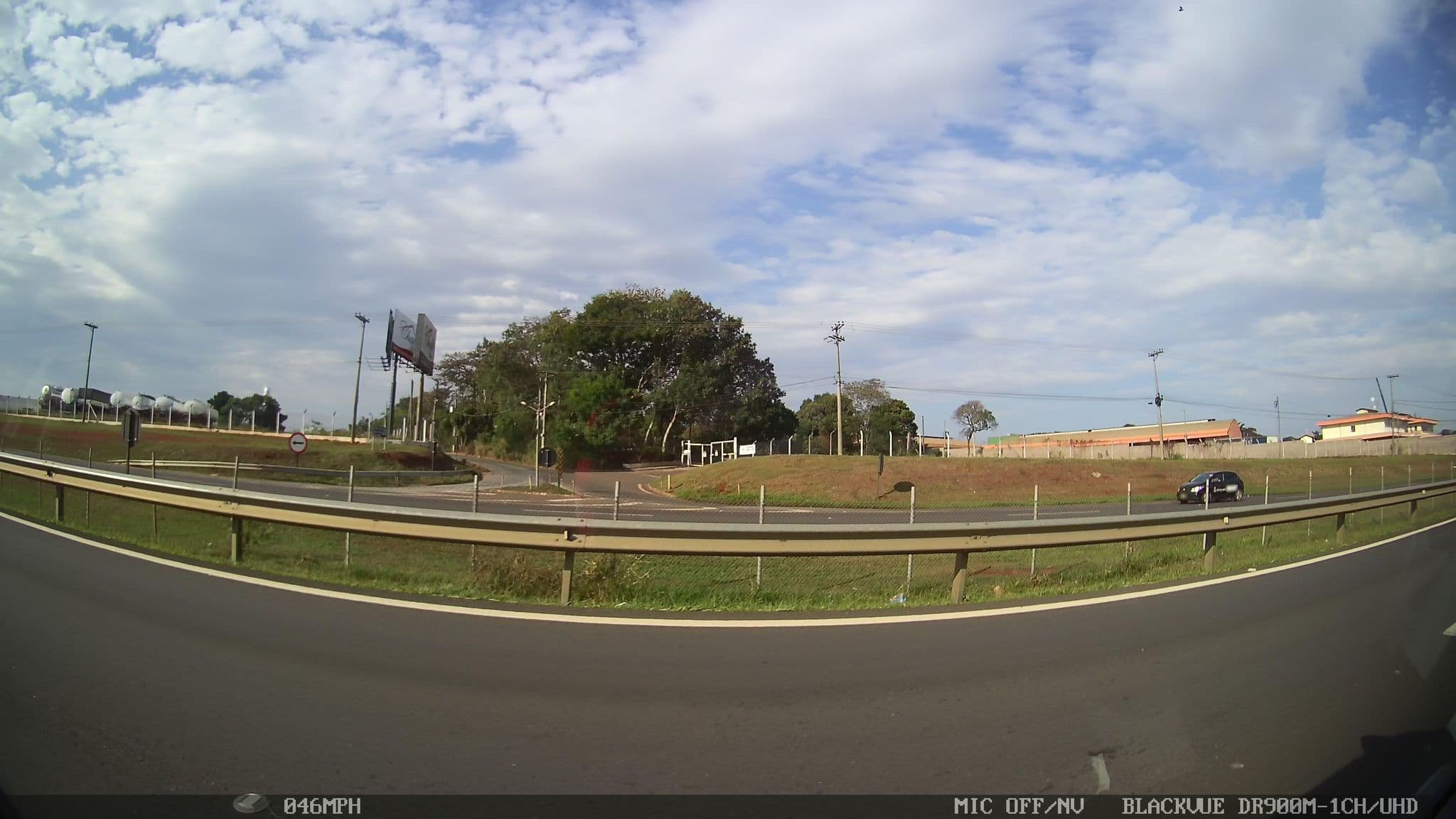 Street view near Motel Chalé, Paulínia — © kaart5 (CC BY-SA · Mapillary)