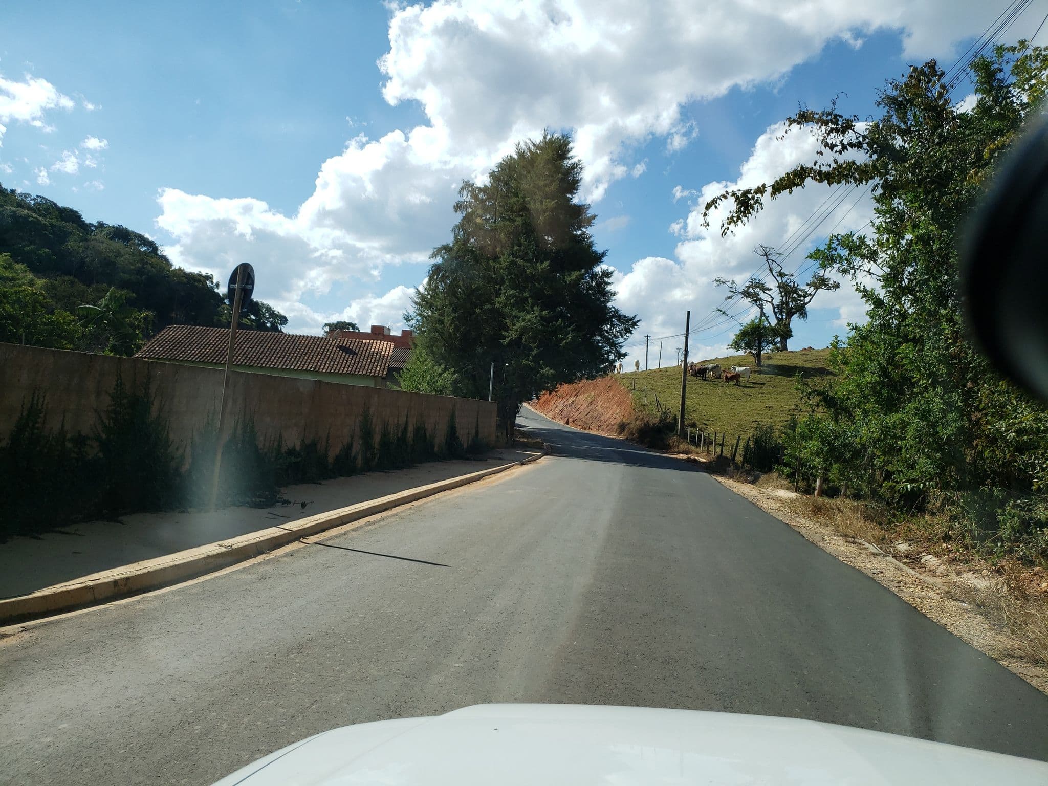 Street view near Pousada Saint Diniz, Monte Sião — © gchiorato (CC BY-SA · Mapillary)
