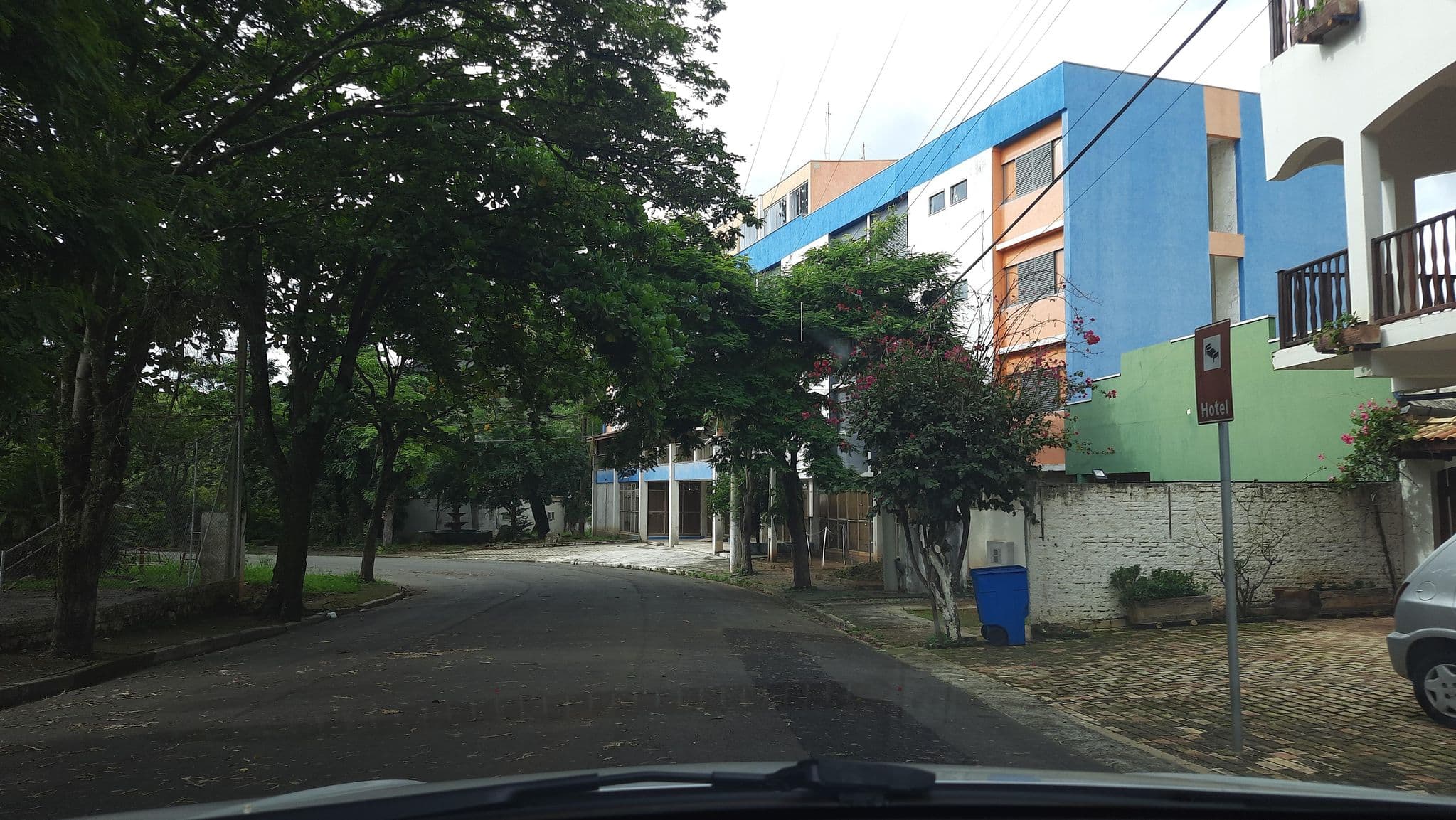 Street view near Hotel Canto das Águas, Águas da Prata — © alemenezes (CC BY-SA · Mapillary)