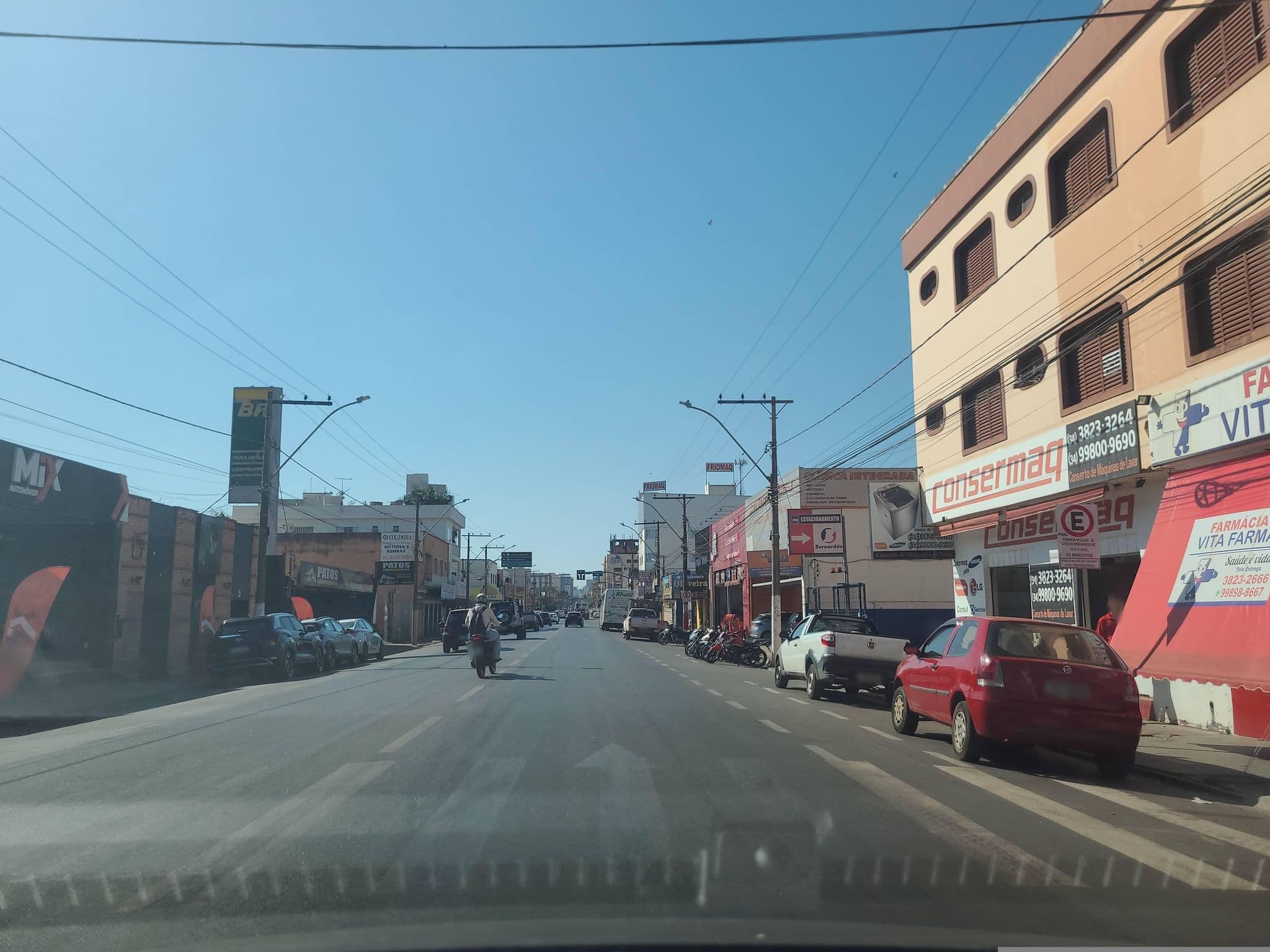 Street view near HZ Hotel e Eventos, Patos de Minas — © smarzaro (CC BY-SA · Mapillary)