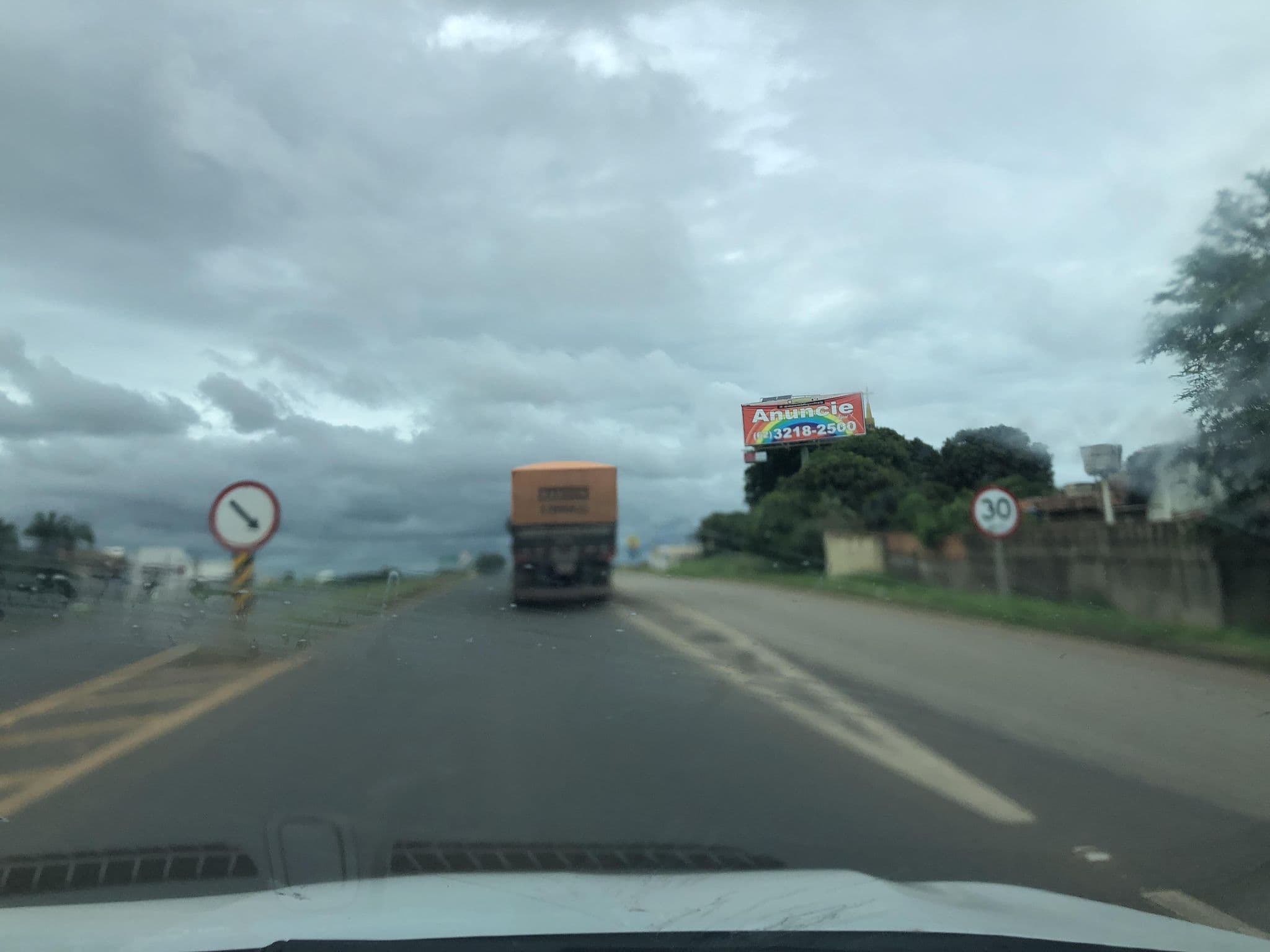 Street view near Cacula Palace Hotel, Catalão — © alantiagofelipe (CC BY-SA · Mapillary)