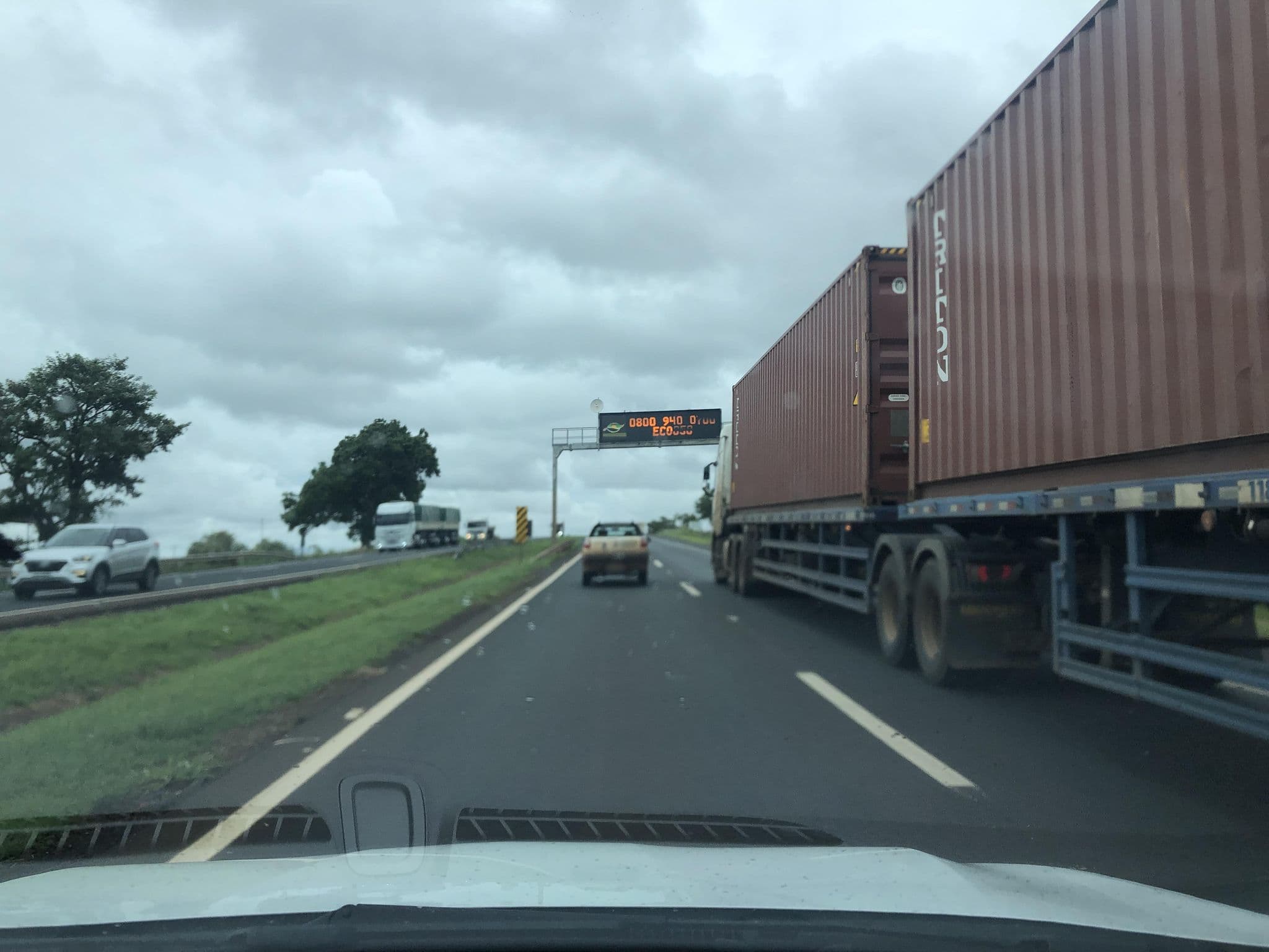 Street view near Hotel Catetinho, Uberaba — © alantiagofelipe (CC BY-SA · Mapillary)
