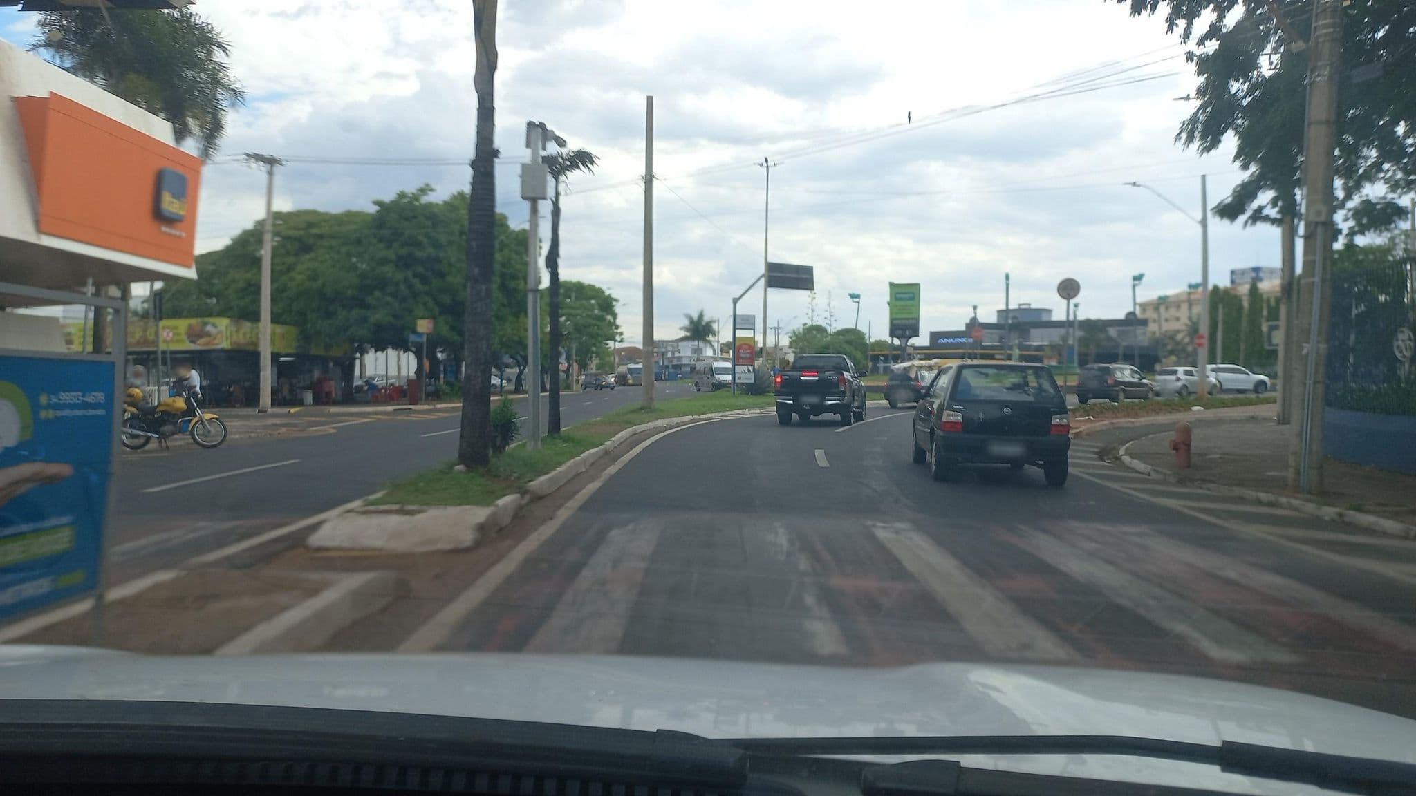 Street view near Hotel Bonaparte, Uberaba — © EngMurilloCarvalho (CC BY-SA · Mapillary)