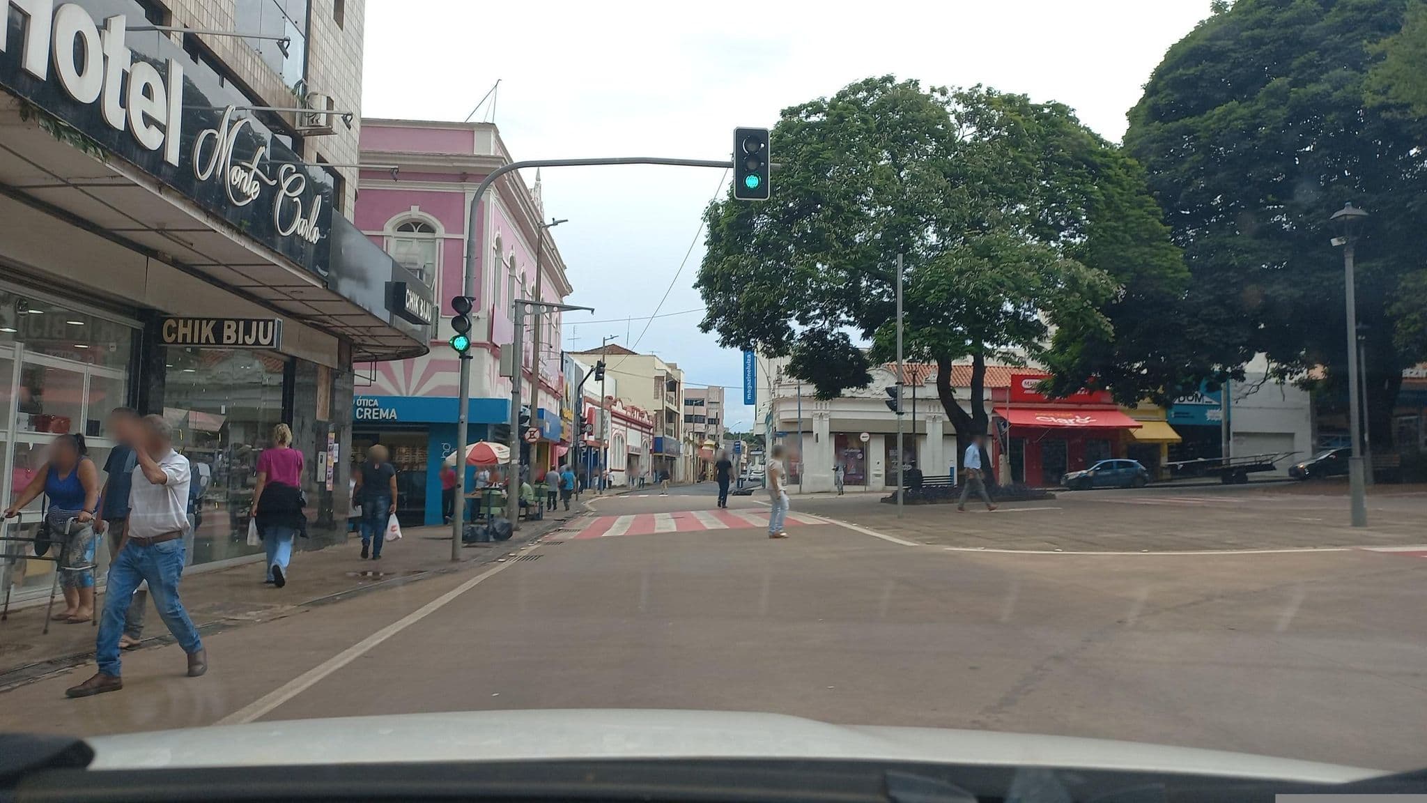 Street view near Chaves Palace Hotel, Uberaba — © EngMurilloCarvalho (CC BY-SA · Mapillary)