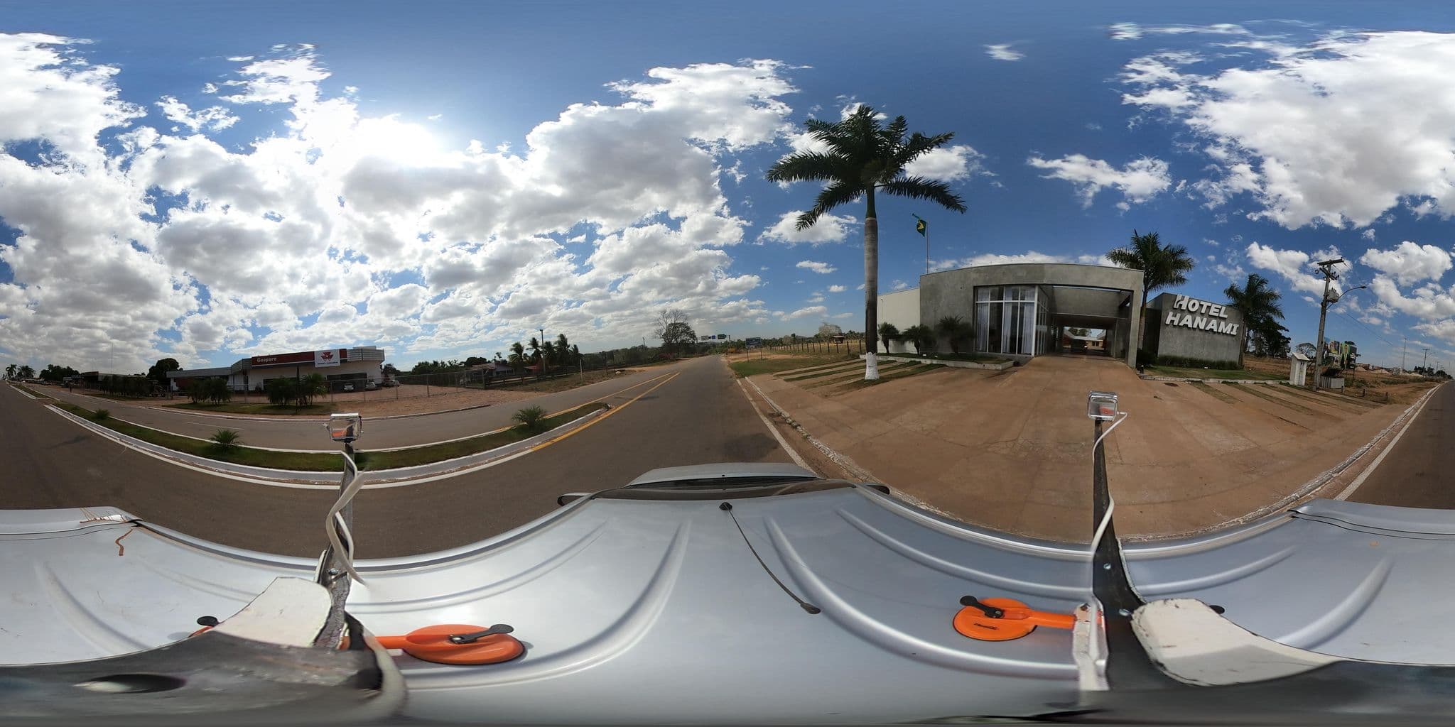 Street view near Hotel Hanami, Cerejeiras — © wcogeo (CC BY-SA · Mapillary)