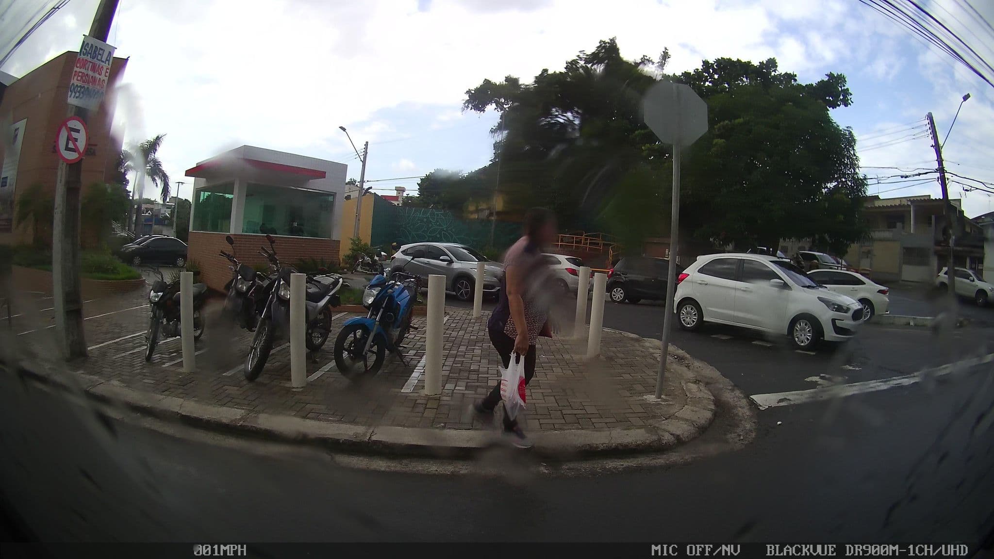 Street view near Chez Les Rois, Manaus — © kaart_1 (CC BY-SA · Mapillary)