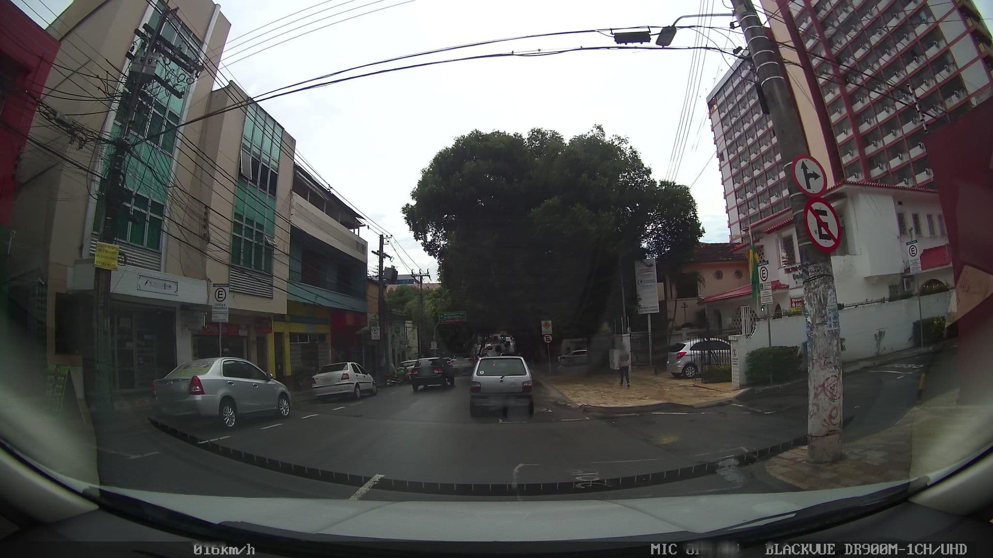 Street view near Hotel Dez De Julho, Manaus — © kafri (CC BY-SA · Mapillary)