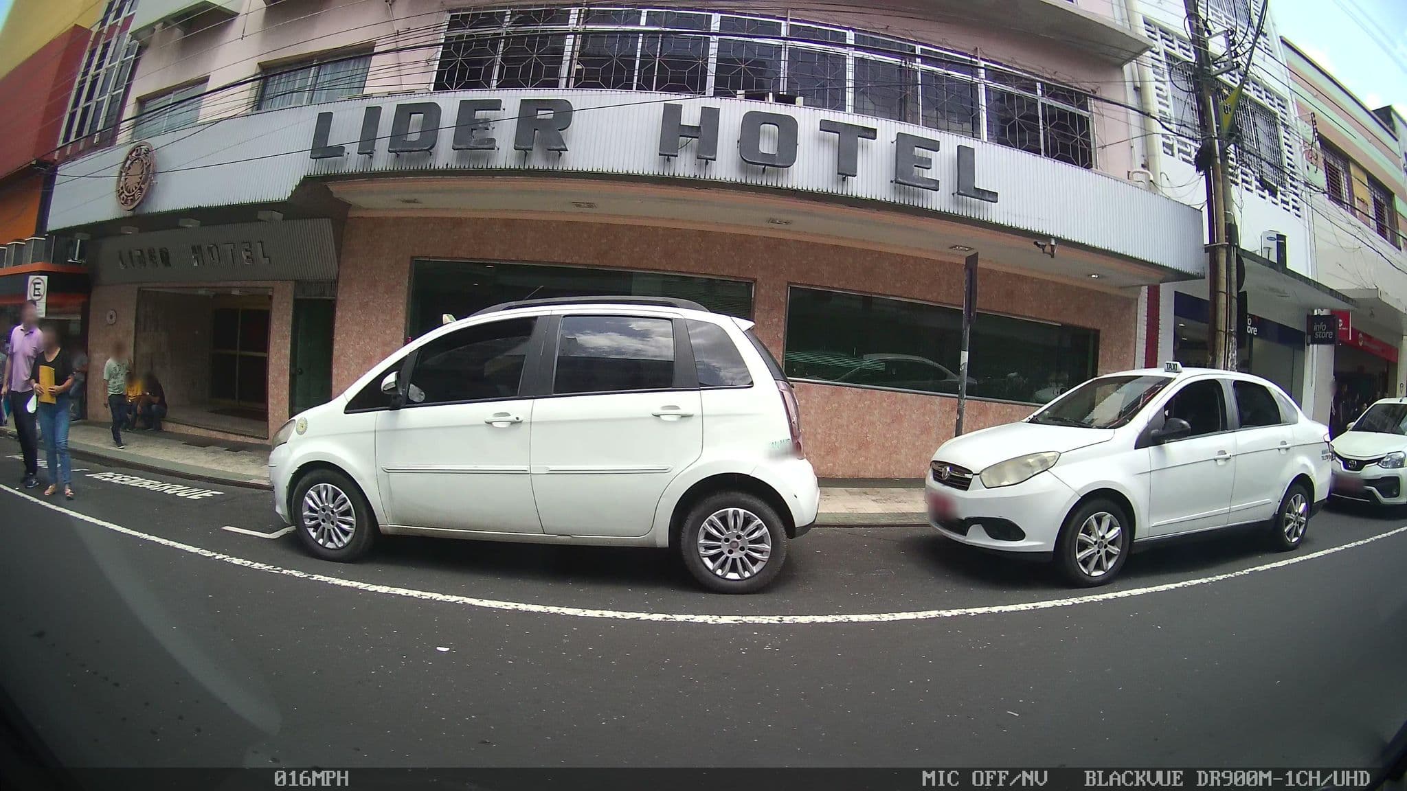 Street view near Hotel Líder, Manaus — © kaart_1 (CC BY-SA · Mapillary)