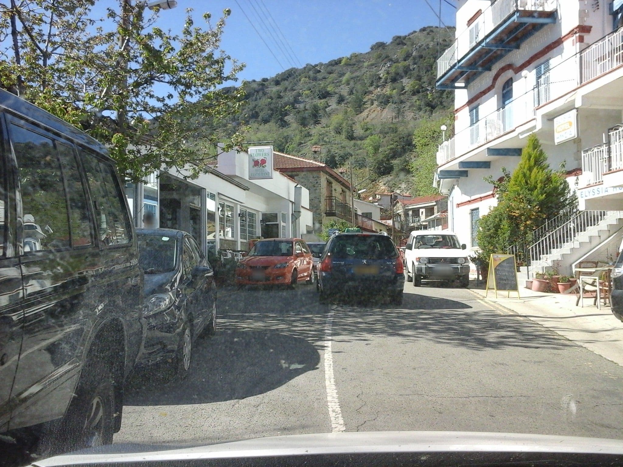 Street view near Two Flowers, Kakopetriá — © robot8a (CC BY-SA · Mapillary)