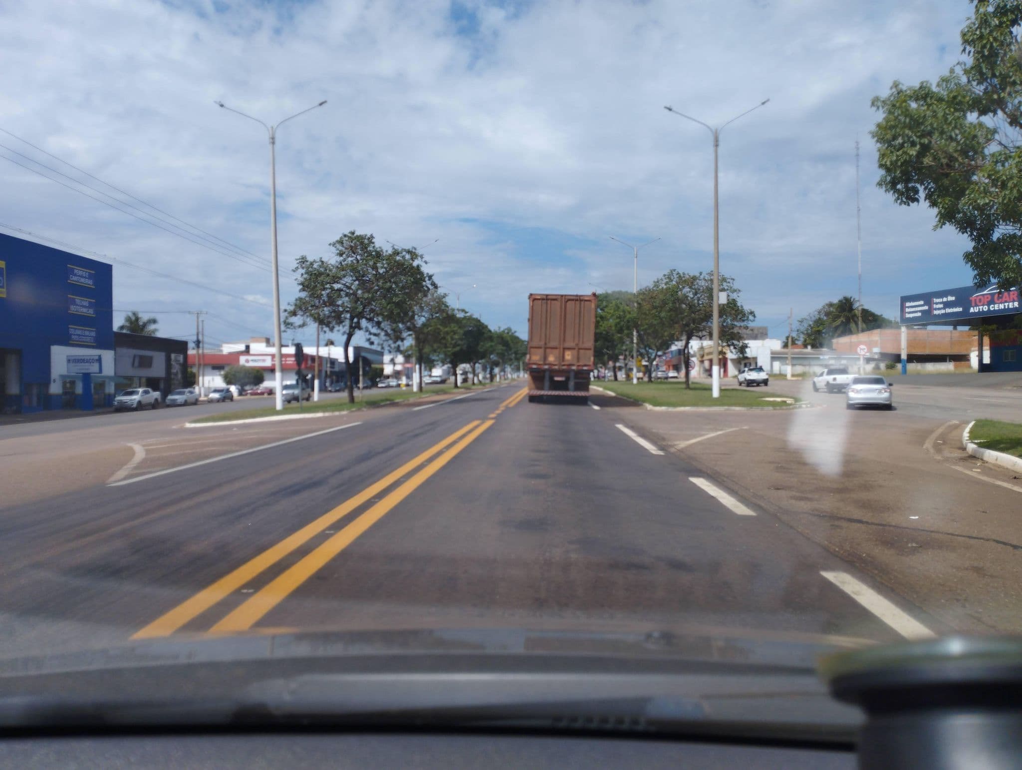 Street view near Pequeno Mundo Palace Hotel 4, Campo Verde — © klaime (CC BY-SA · Mapillary)