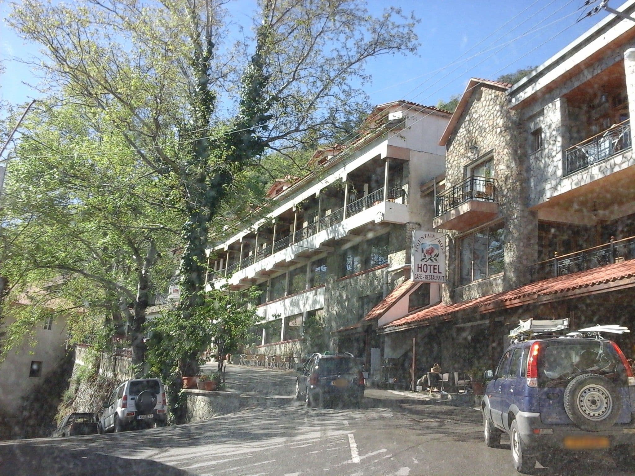 Street view near Mountain Rose, Kakopetriá — © robot8a (CC BY-SA · Mapillary)