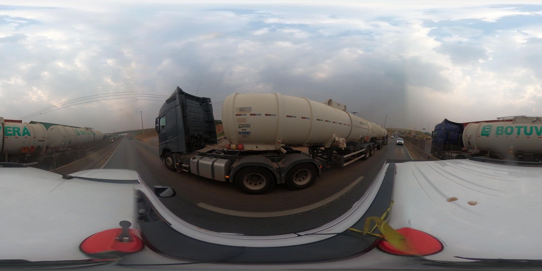 Street view near Globo Hotel, Rondonópolis — © jaderbavaresco (CC BY-SA · Mapillary)