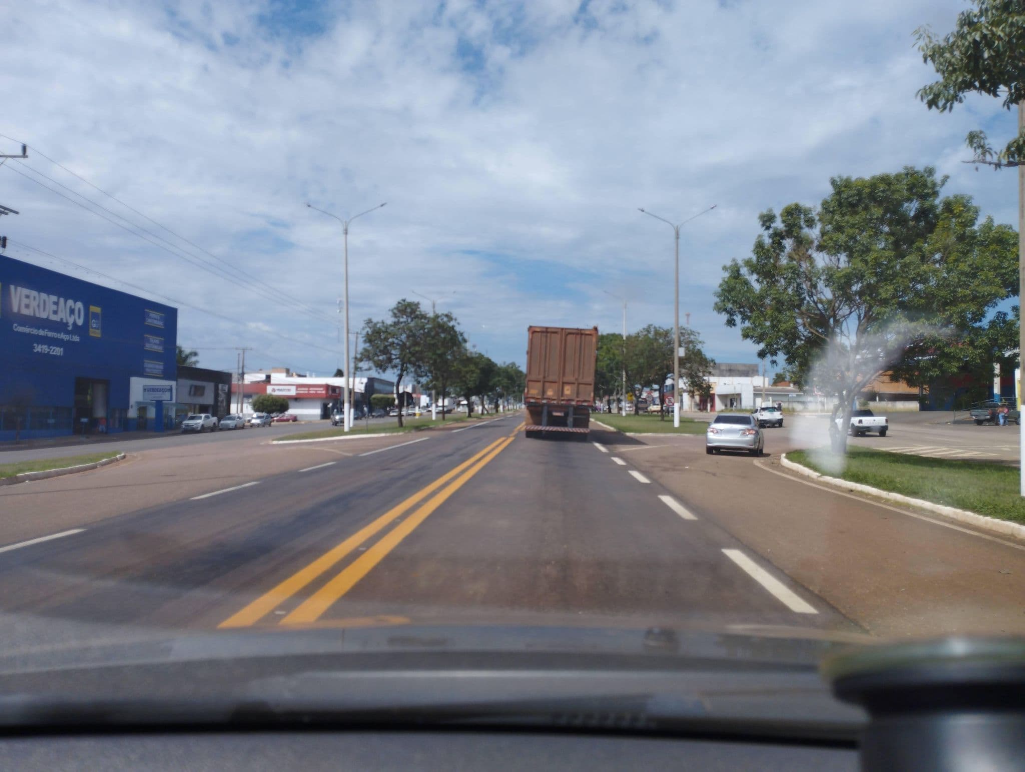 Street view near Hoteis Bem Bom, Campo Verde — © klaime (CC BY-SA · Mapillary)