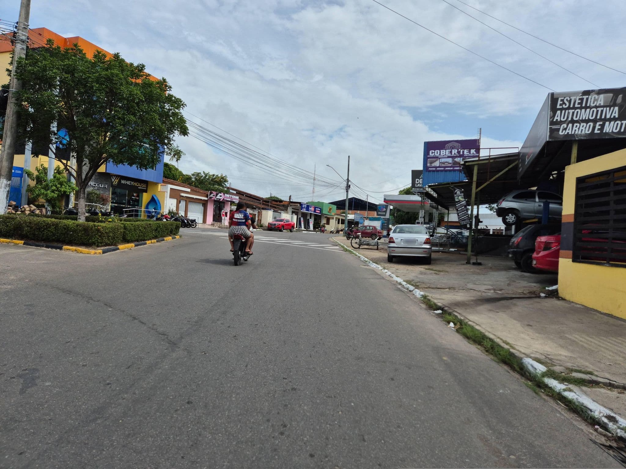 Street view near Pousada Recanto Da Aylla, Parintins — © kelton (CC BY-SA · Mapillary)