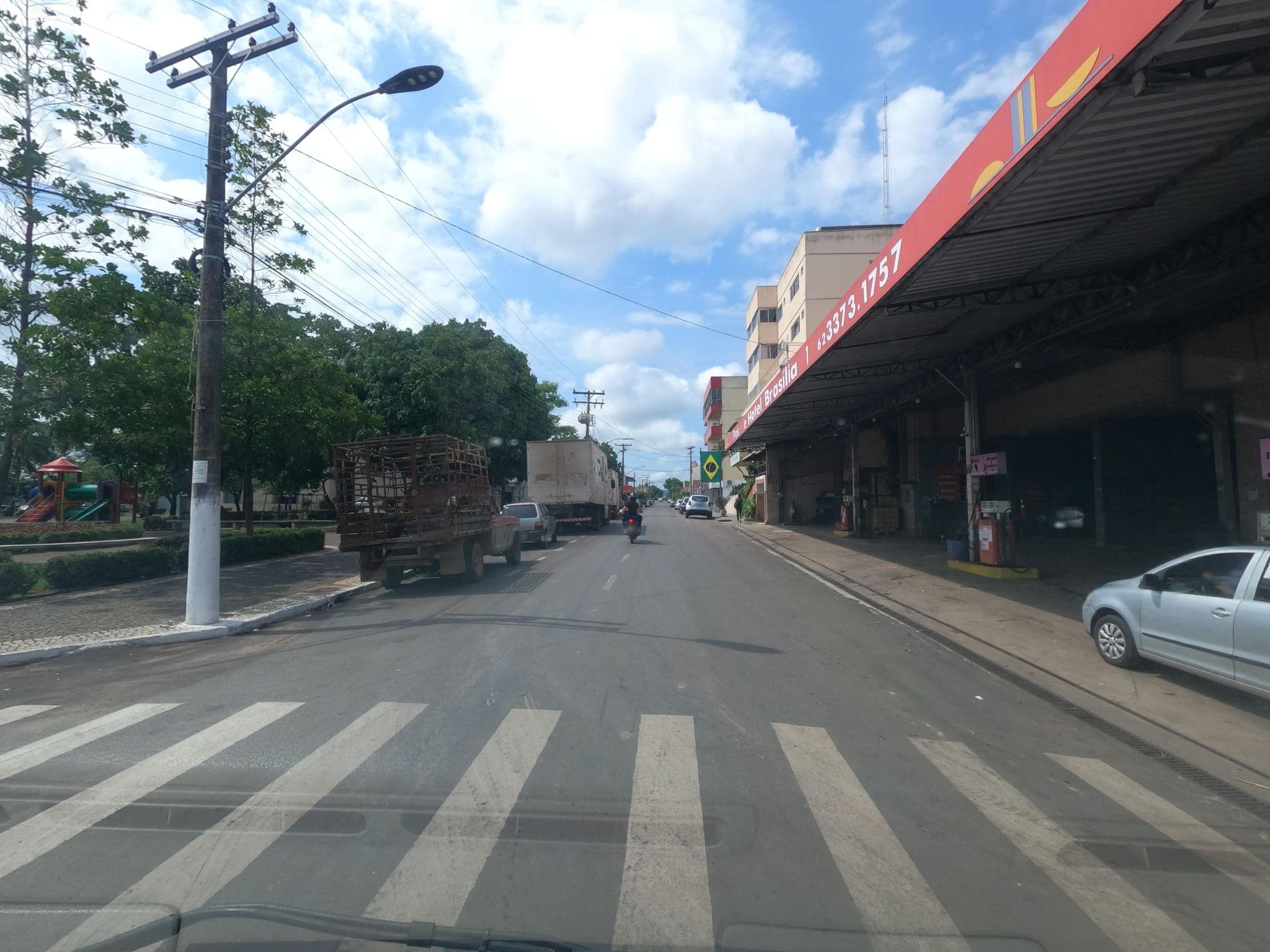 Street view near Hotel BrasiliaI, Jussara — © MuitoAlemdasFronteiras (CC BY-SA · Mapillary)