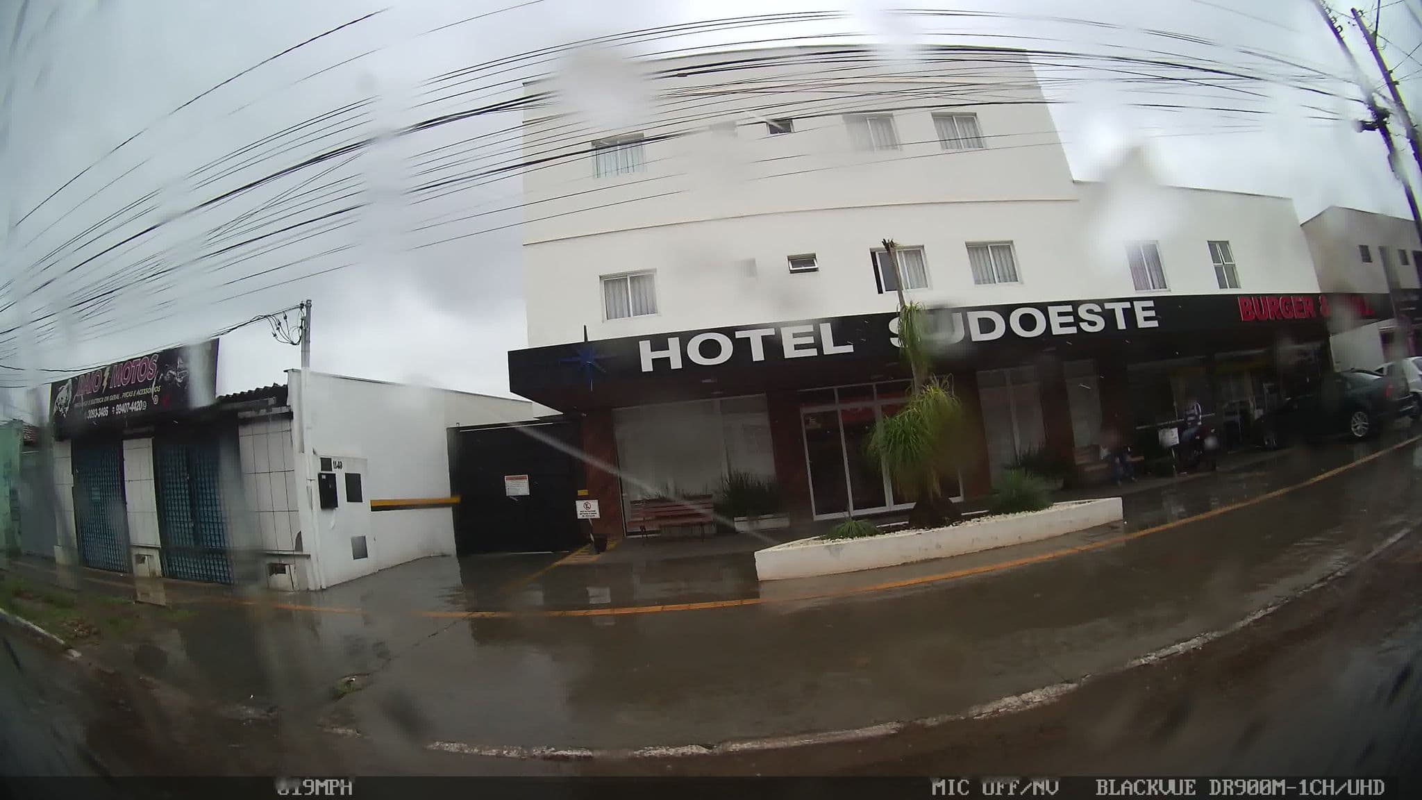 Street view near Hotel Sudoeste, Goiânia — © kaart_4 (CC BY-SA · Mapillary)