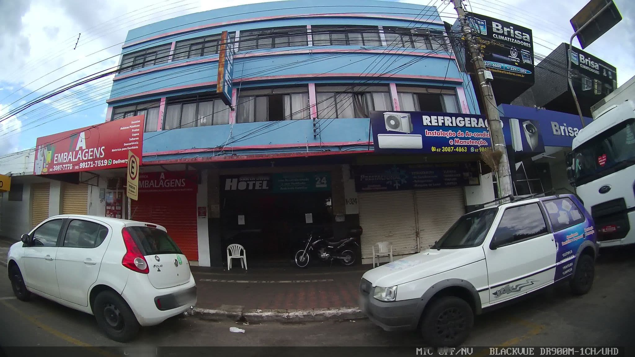 Street view near Hotel Santa Cruz, Goiânia — © kaart_4 (CC BY-SA · Mapillary)